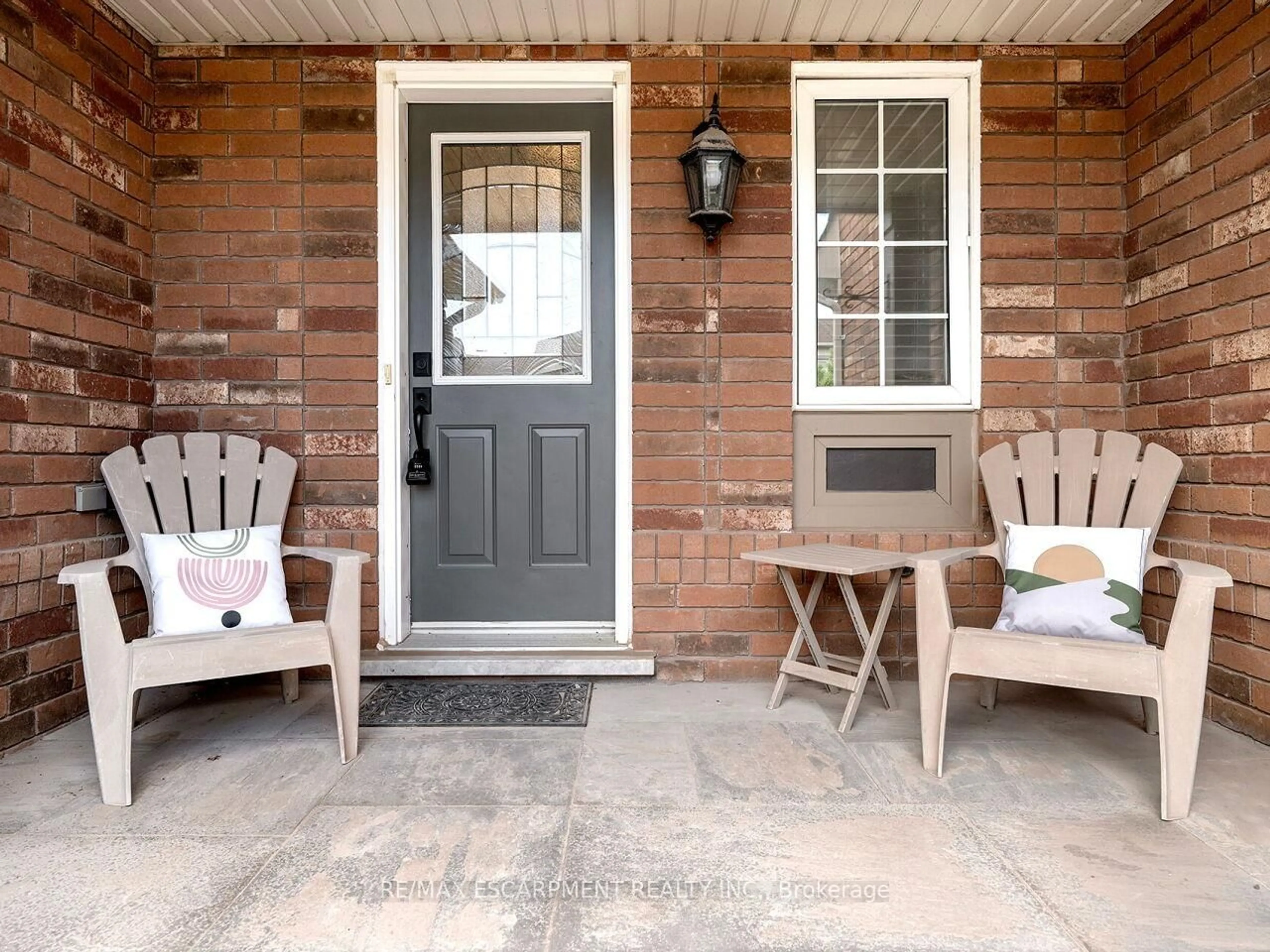 Home with brick exterior material, street for 2448 Wooden Hill Circ, Oakville Ontario L6M 4E3