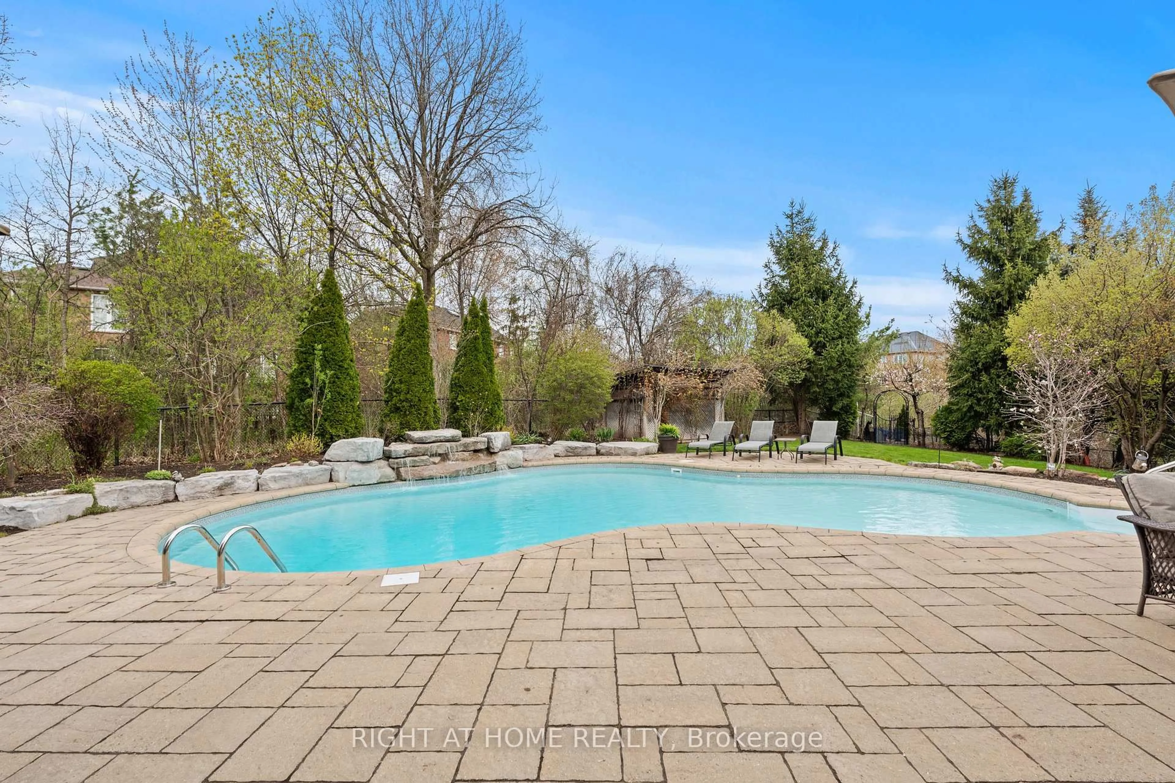 Pool for 2275 Whitecliffe Way, Oakville Ontario L6M 4W3