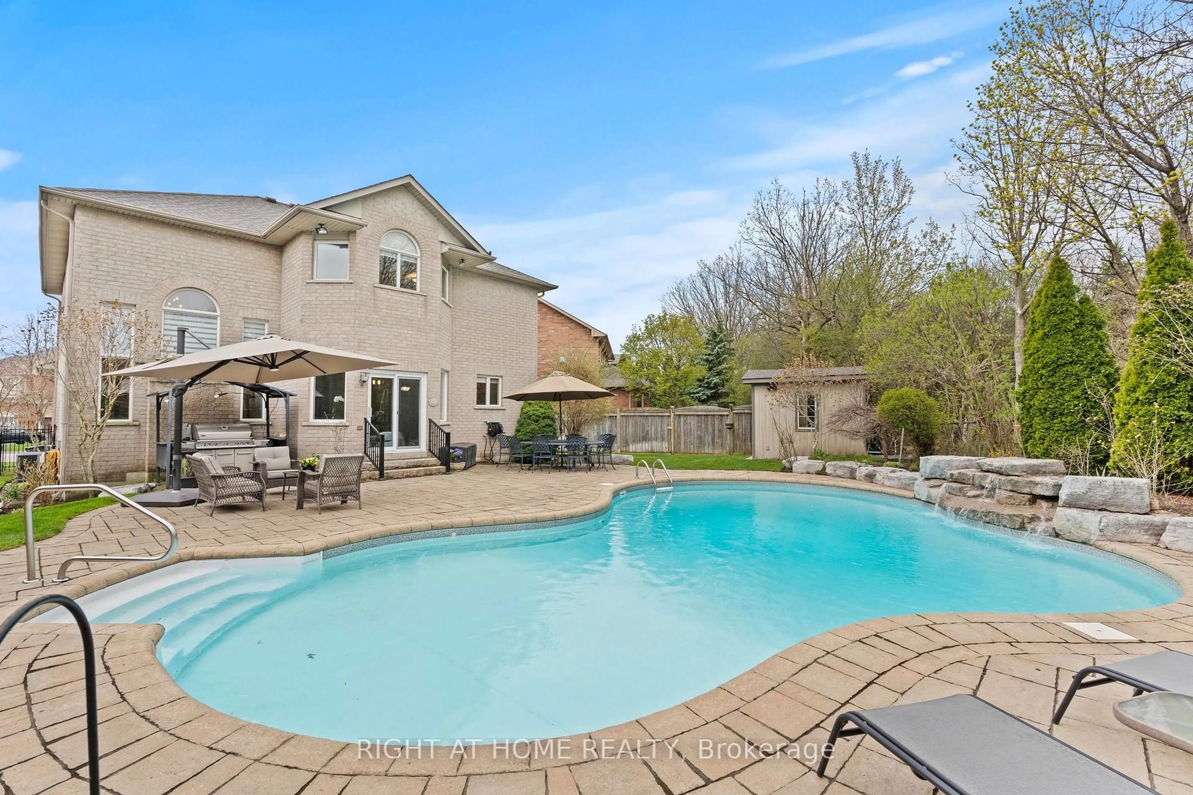 Pool for 2275 Whitecliffe Way, Oakville Ontario L6M 4W3