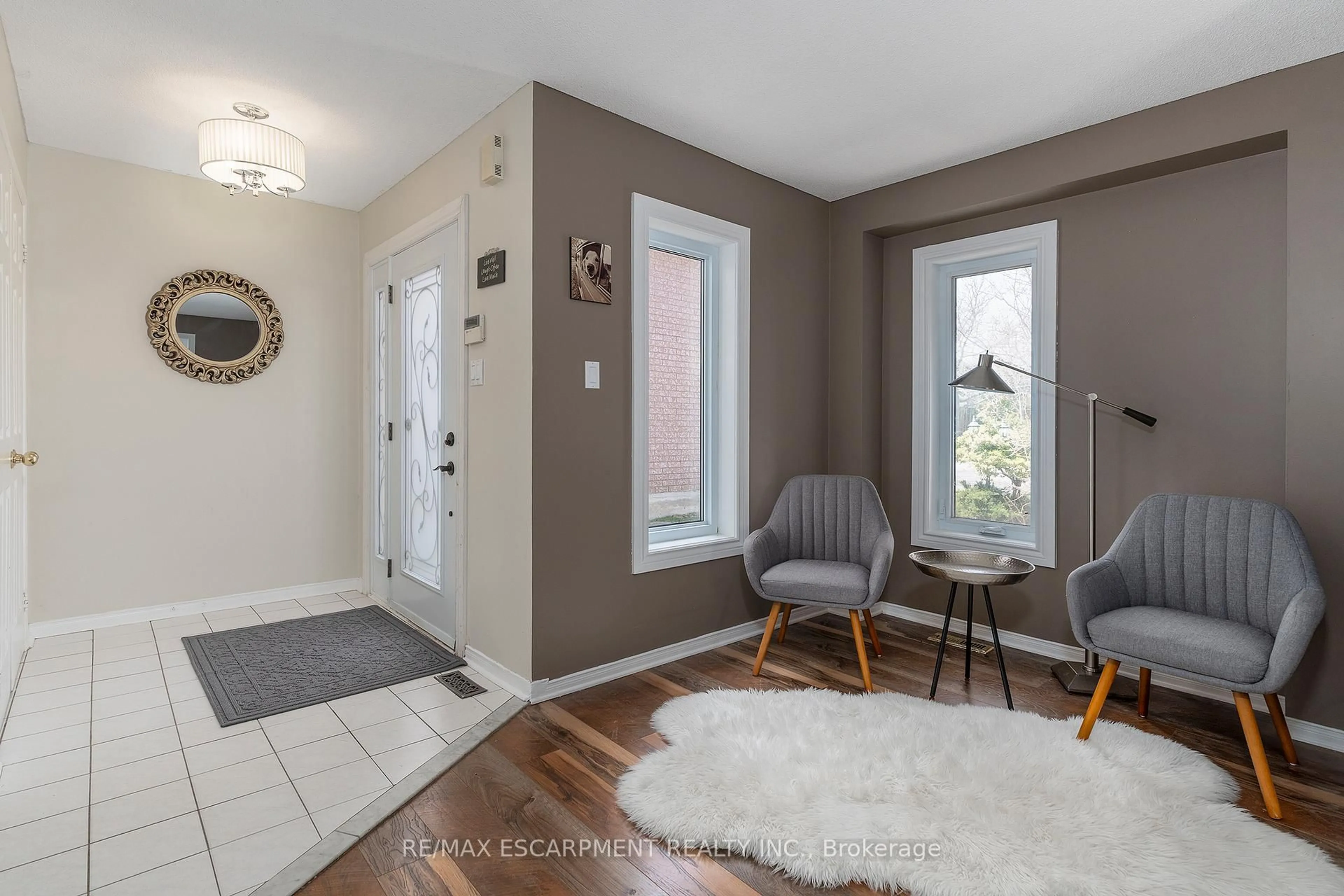 Indoor entryway for 5 Early St, Halton Hills Ontario L7G 5T6