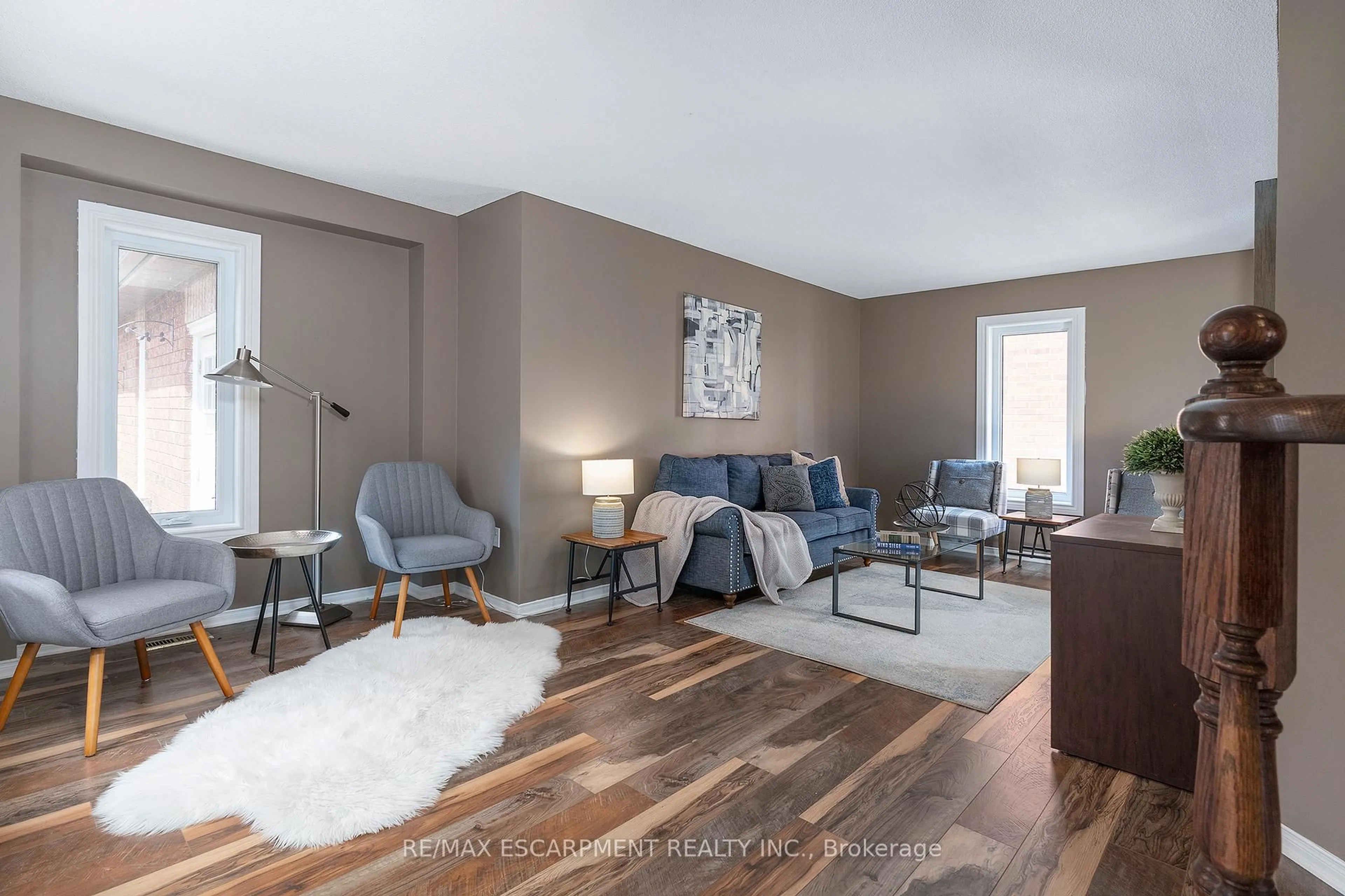 Living room with furniture, unknown for 5 Early St, Halton Hills Ontario L7G 5T6