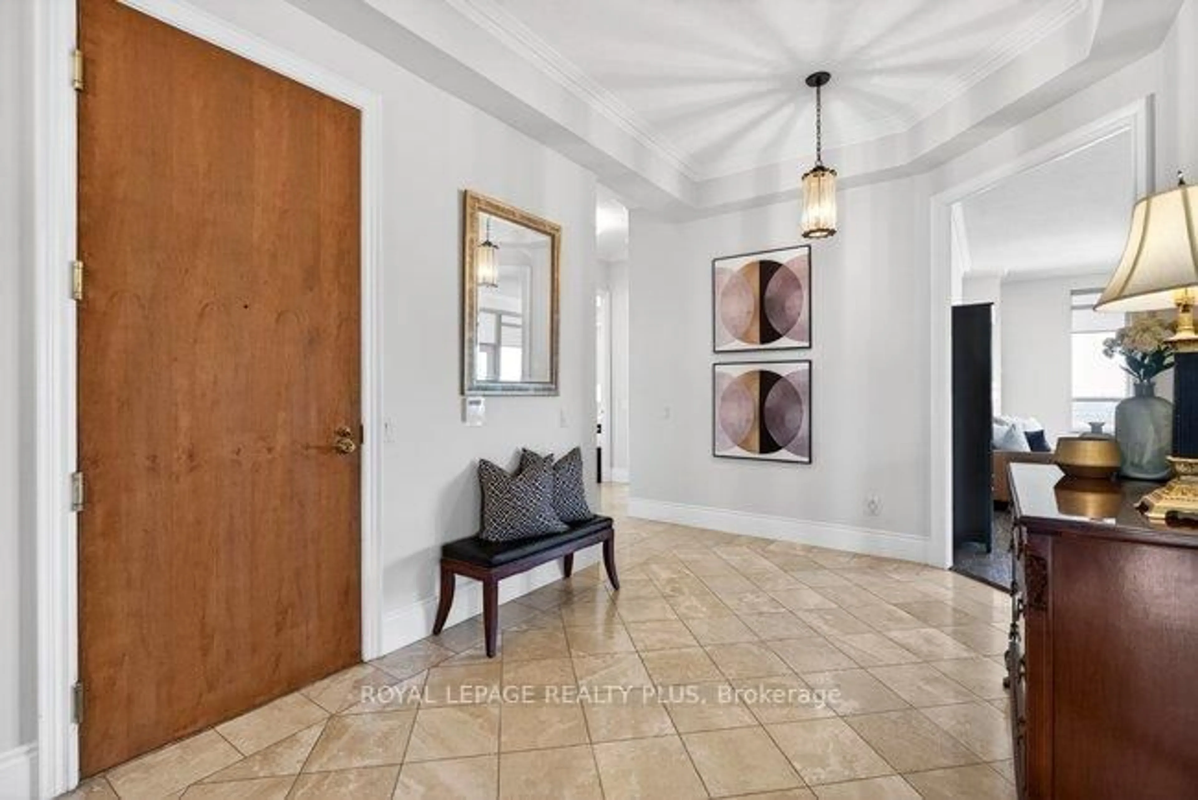 Indoor entryway for 35 Kingsbridge Garden Circ #TPH4, Mississauga Ontario L5R 3Z5