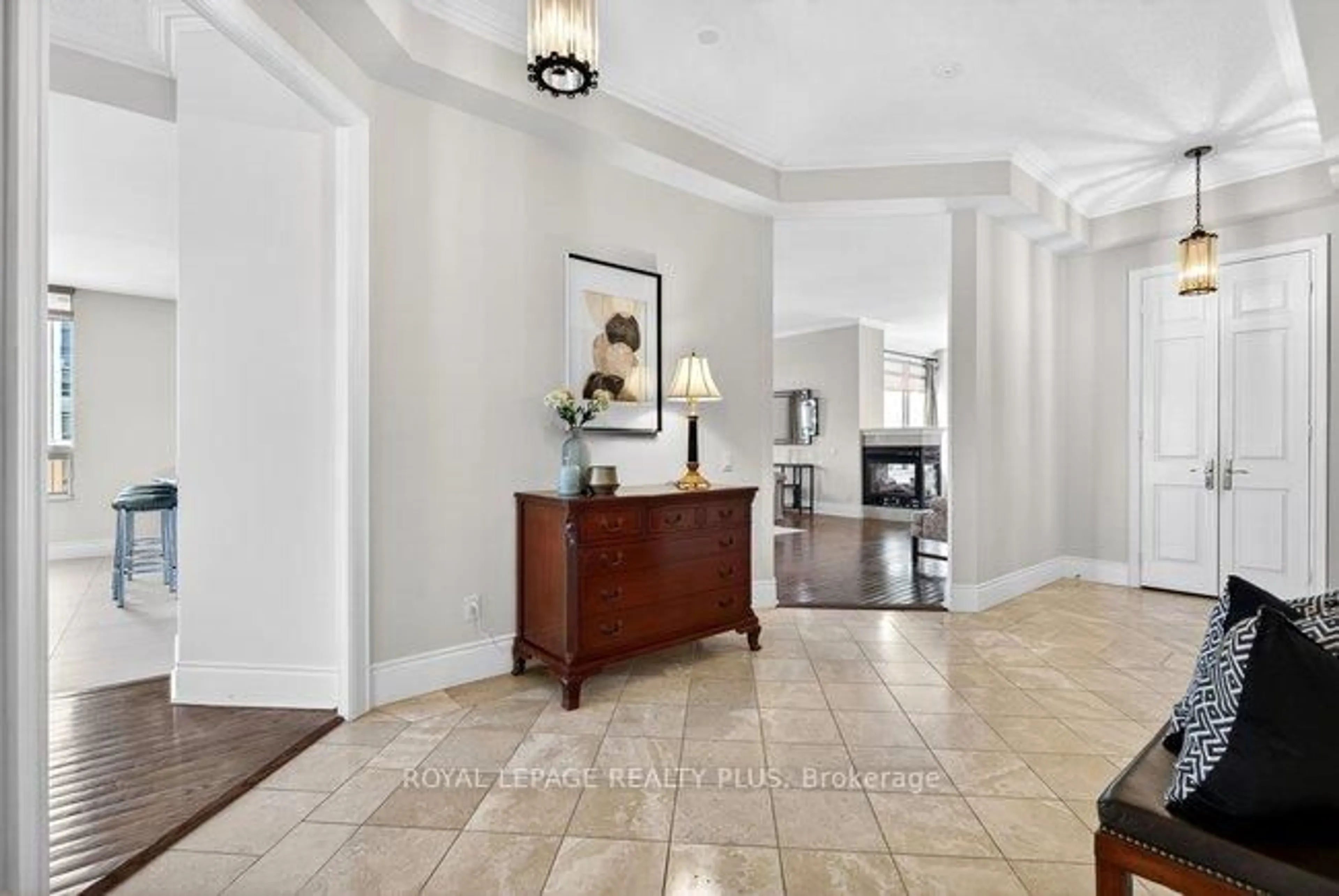 Indoor foyer for 35 Kingsbridge Garden Circ #TPH4, Mississauga Ontario L5R 3Z5