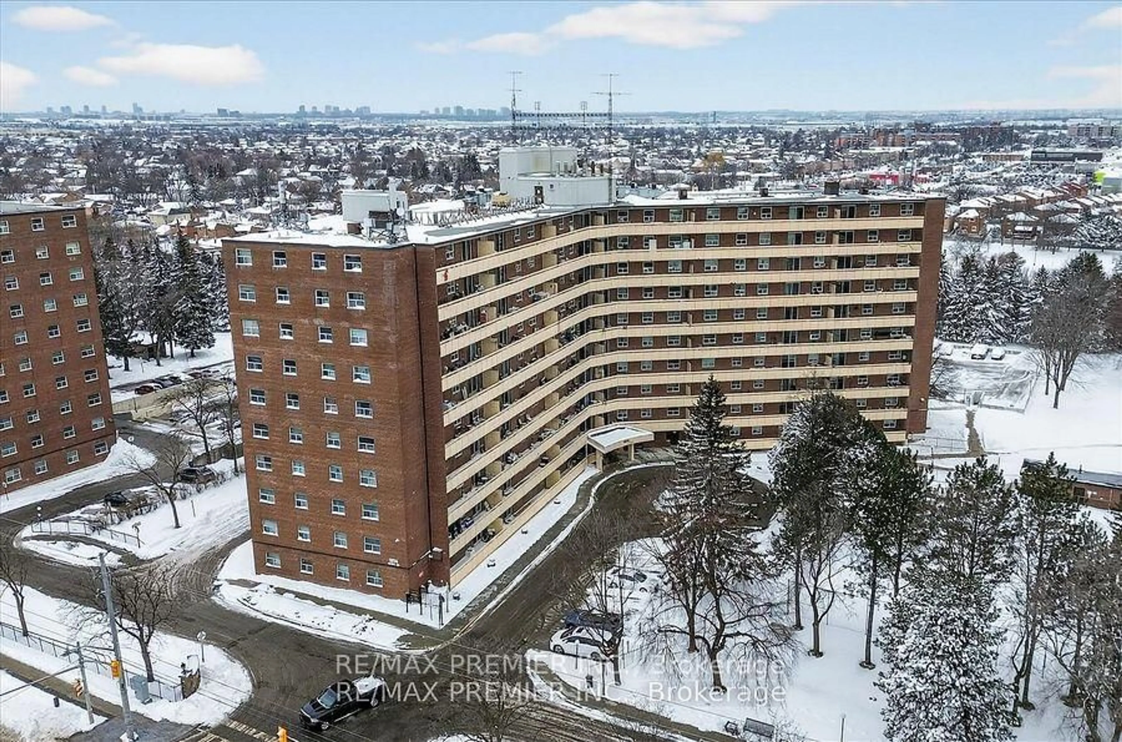 A pic from outside/outdoor area/front of a property/back of a property/a pic from drone, building for 3555 Derry Rd #712, Mississauga Ontario L4T 1B2