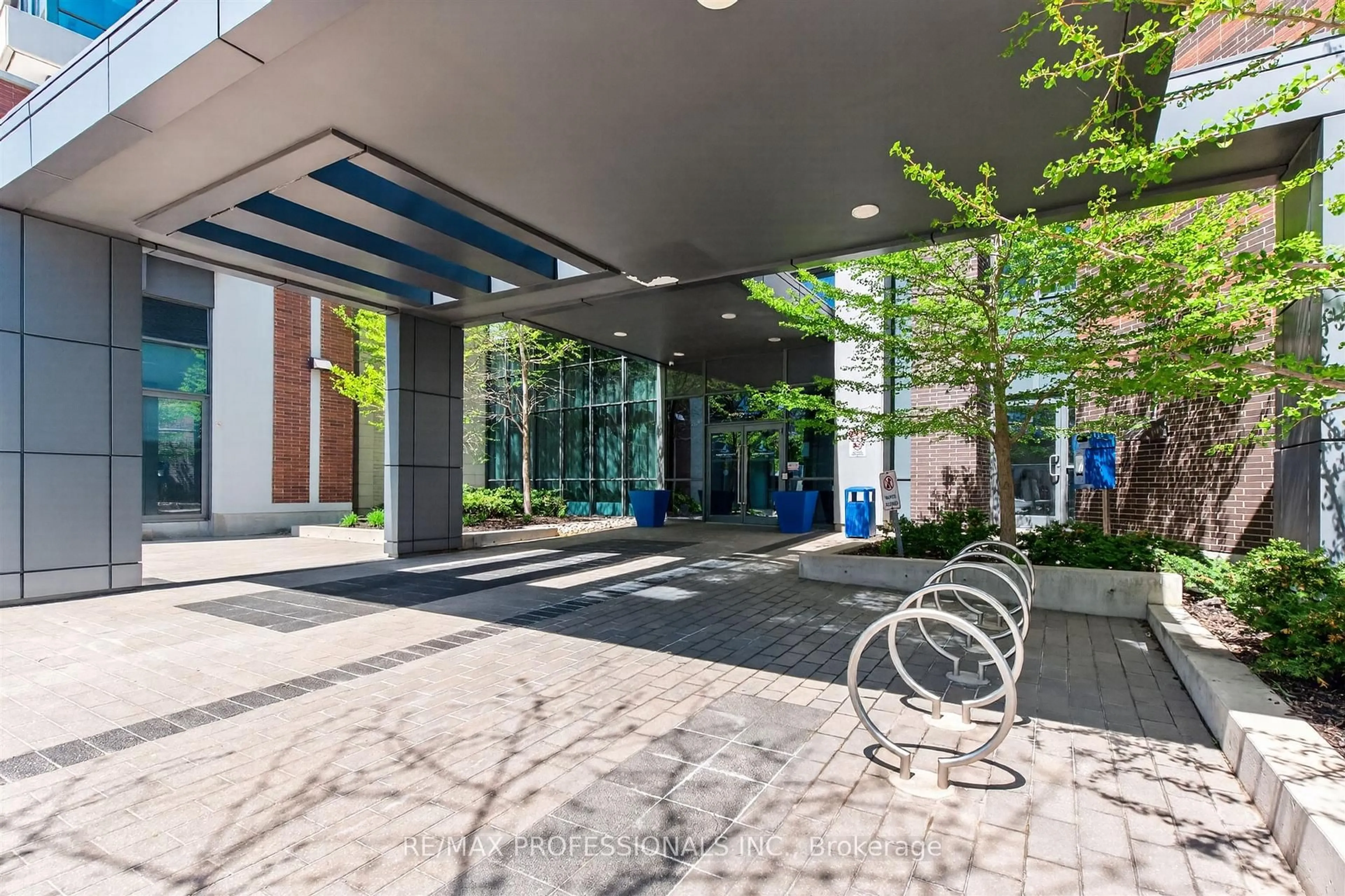 Indoor foyer for 1 Hurontario St #413, Mississauga Ontario L5G 0A3