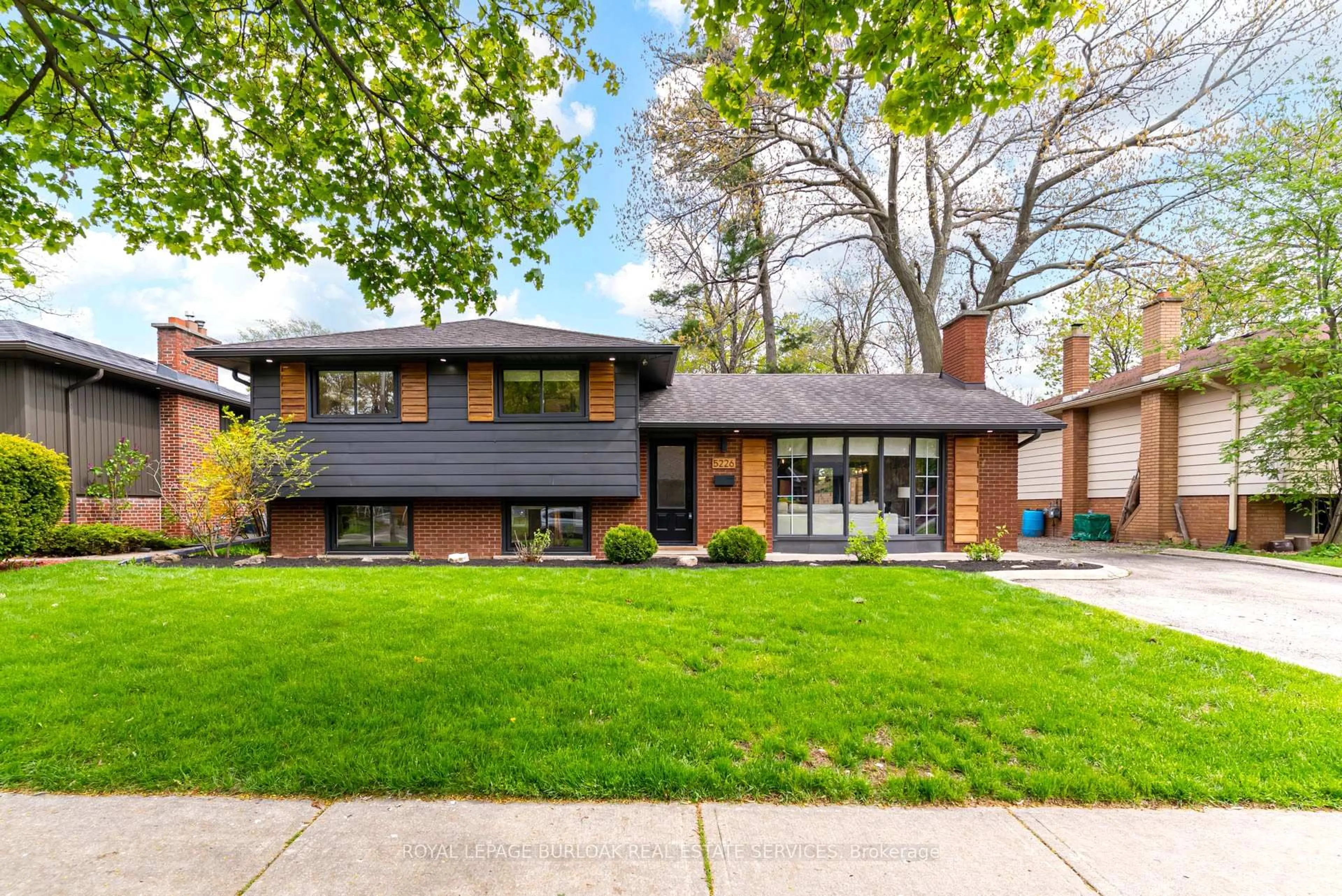 Home with brick exterior material, street for 5226 Spruce Ave, Burlington Ontario L7L 1N1