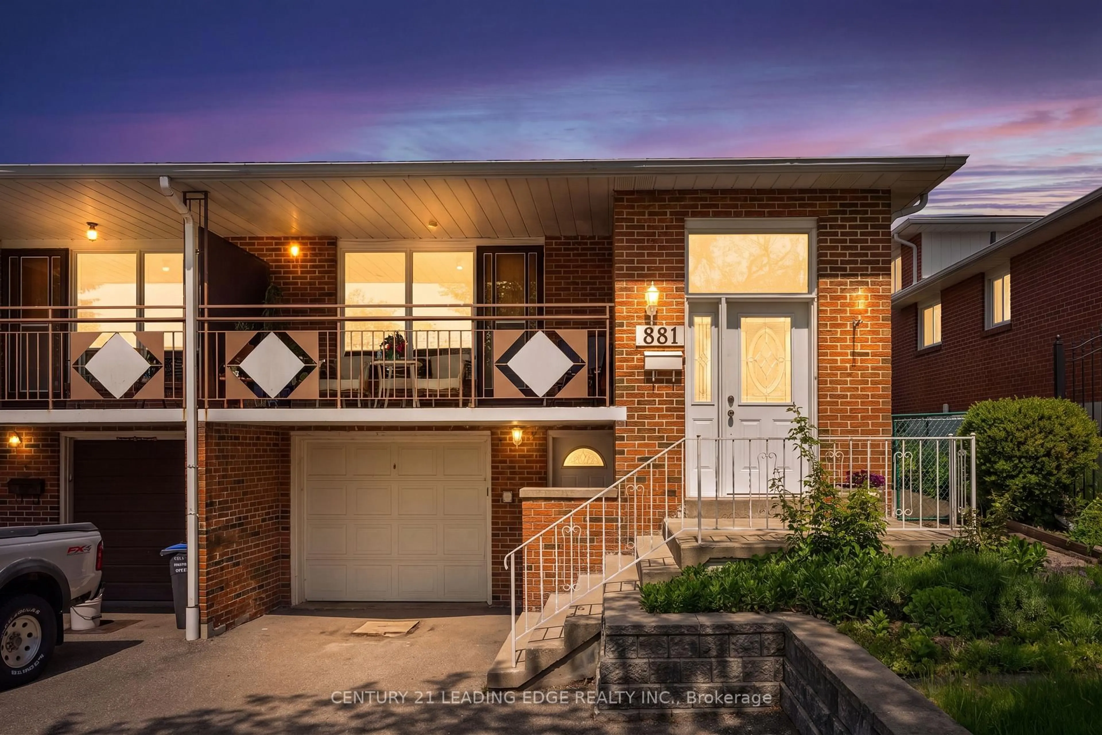 Home with brick exterior material, street for 881 Blairholm Ave, Mississauga Ontario L5C 1G5