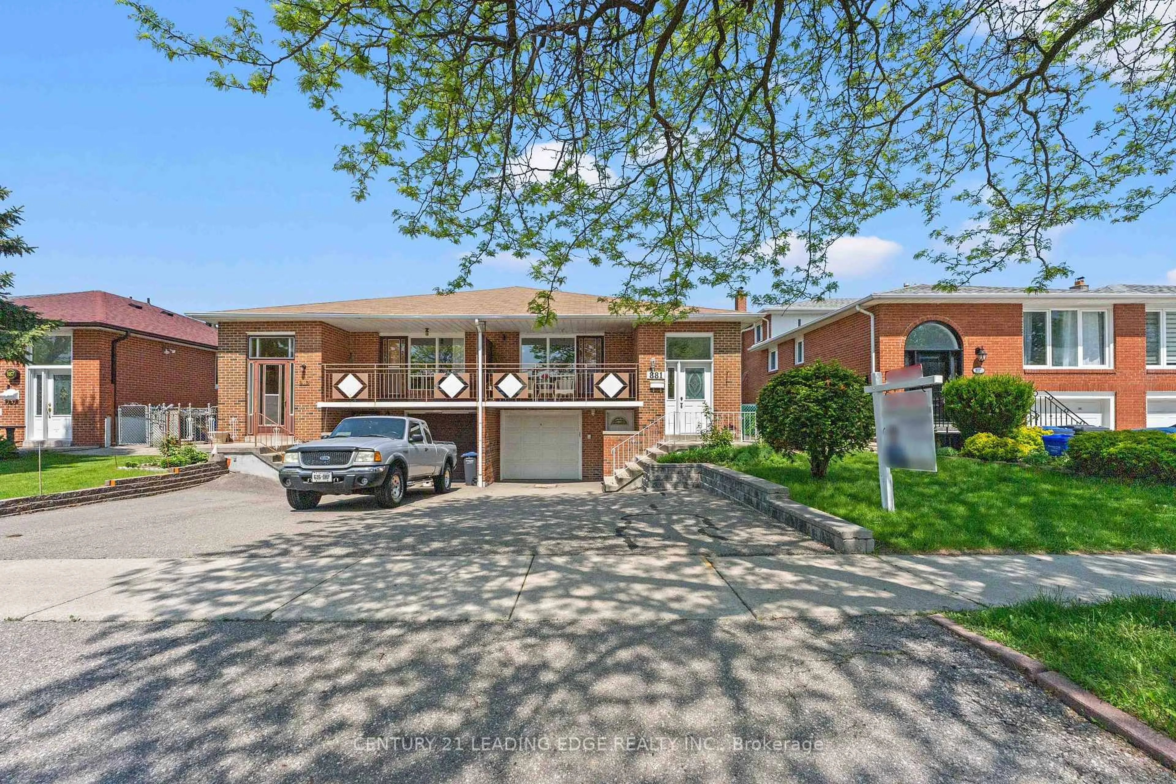 Home with brick exterior material, street for 881 Blairholm Ave, Mississauga Ontario L5C 1G5