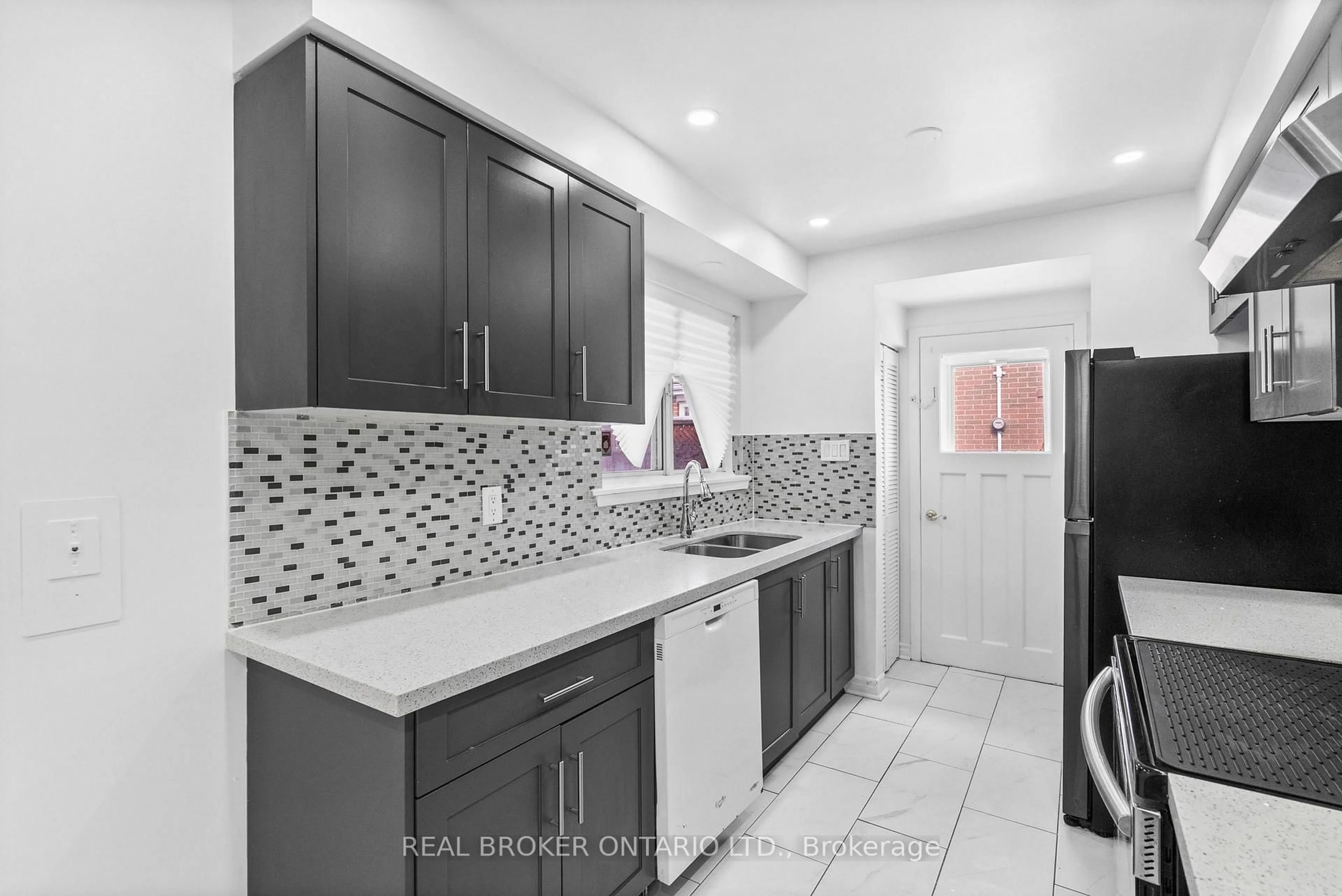 Unknown for 11 Cathcart Cres, Brampton Ontario L6T 2A4