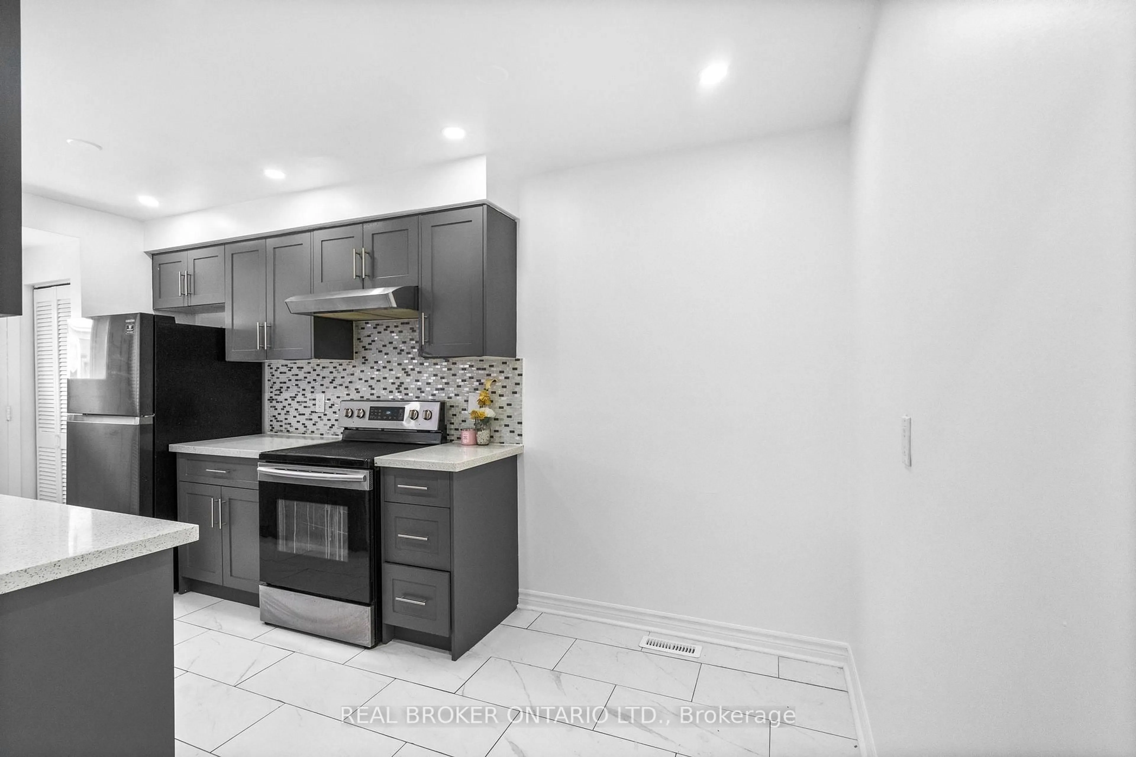 Standard kitchen, ceramic/tile floor for 11 Cathcart Cres, Brampton Ontario L6T 2A4