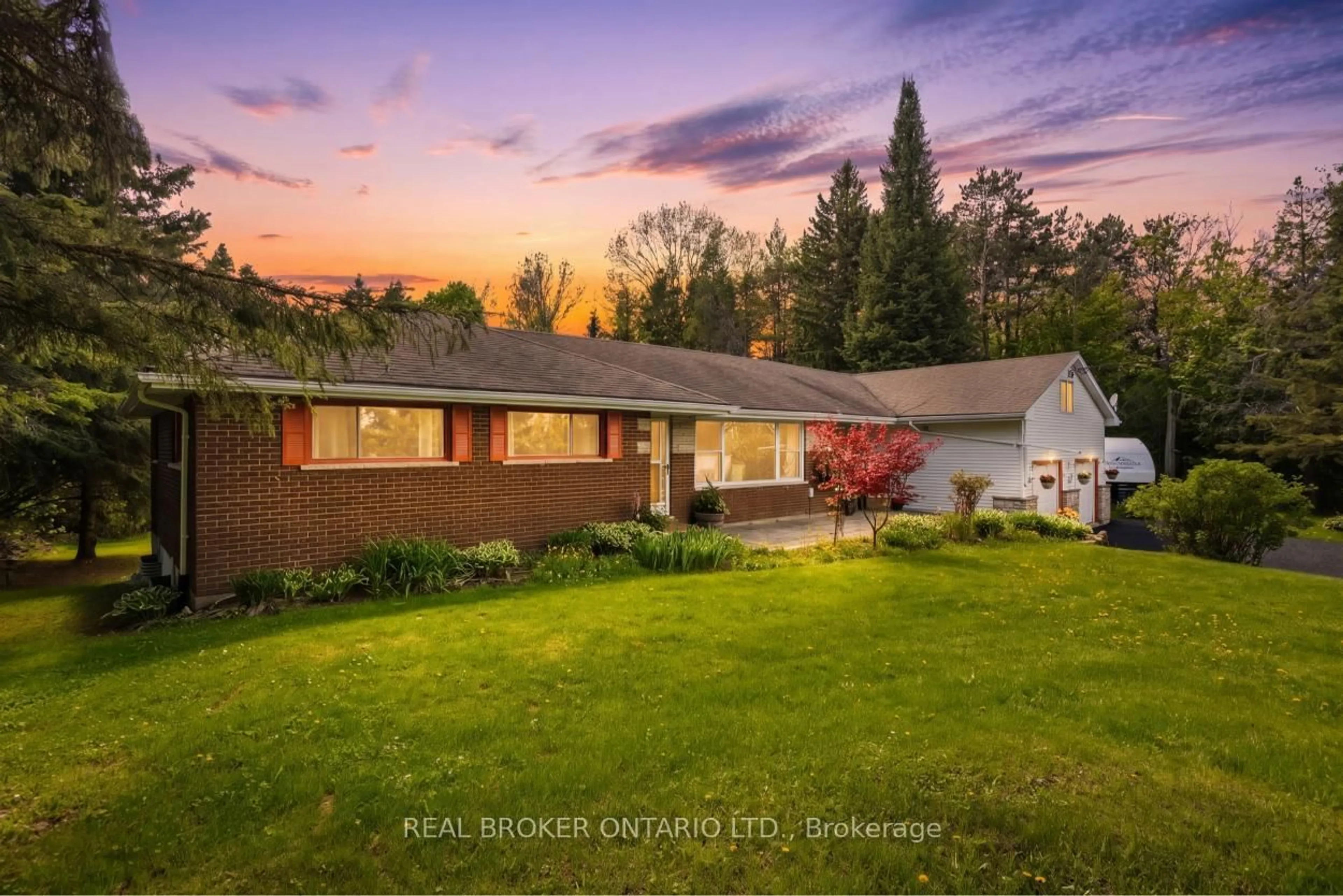 A pic from outside/outdoor area/front of a property/back of a property/a pic from drone, mountain view for 20286 St Andrews Rd, Caledon Ontario L7K 2C9