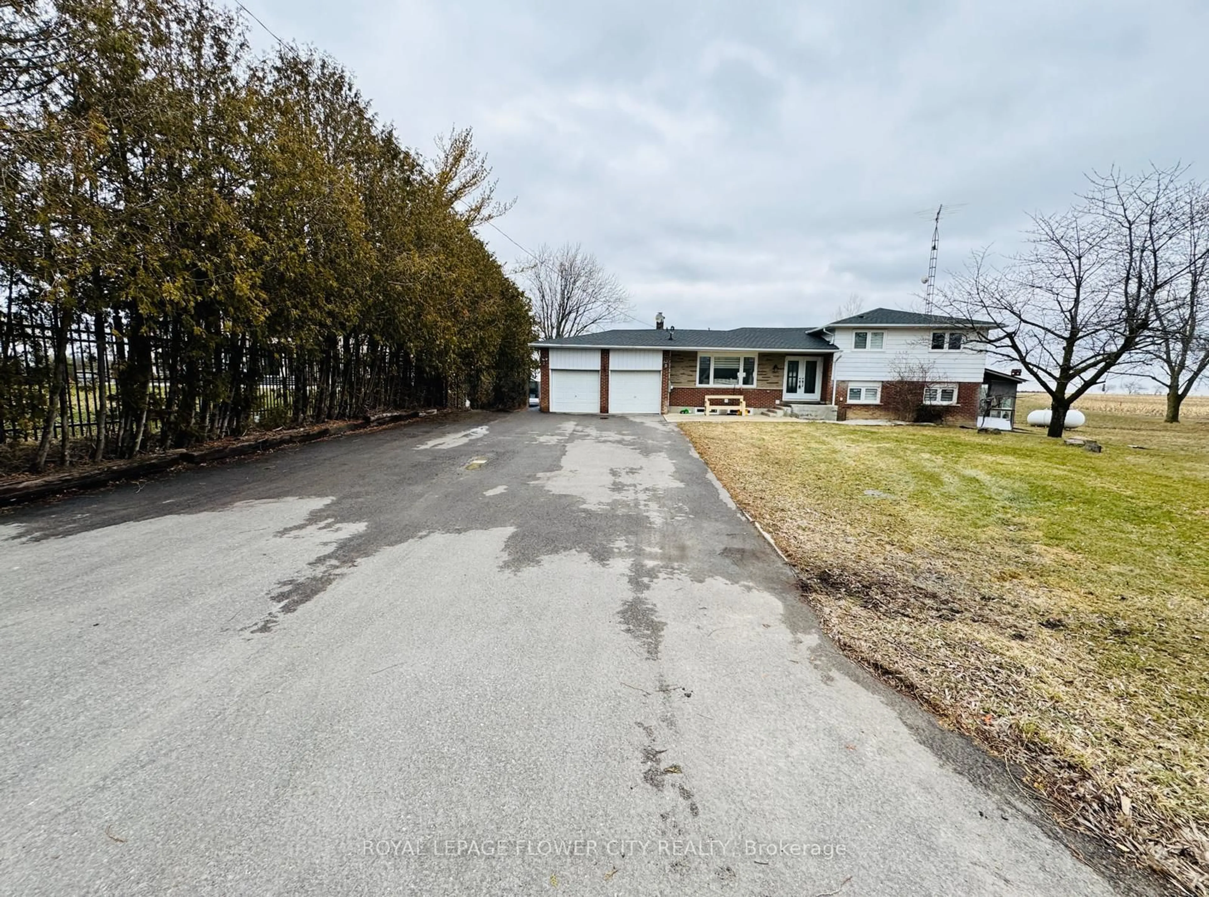 A pic from outside/outdoor area/front of a property/back of a property/a pic from drone, street for 12753 Centreville Creek Rd, Caledon Ontario L7C 3B7