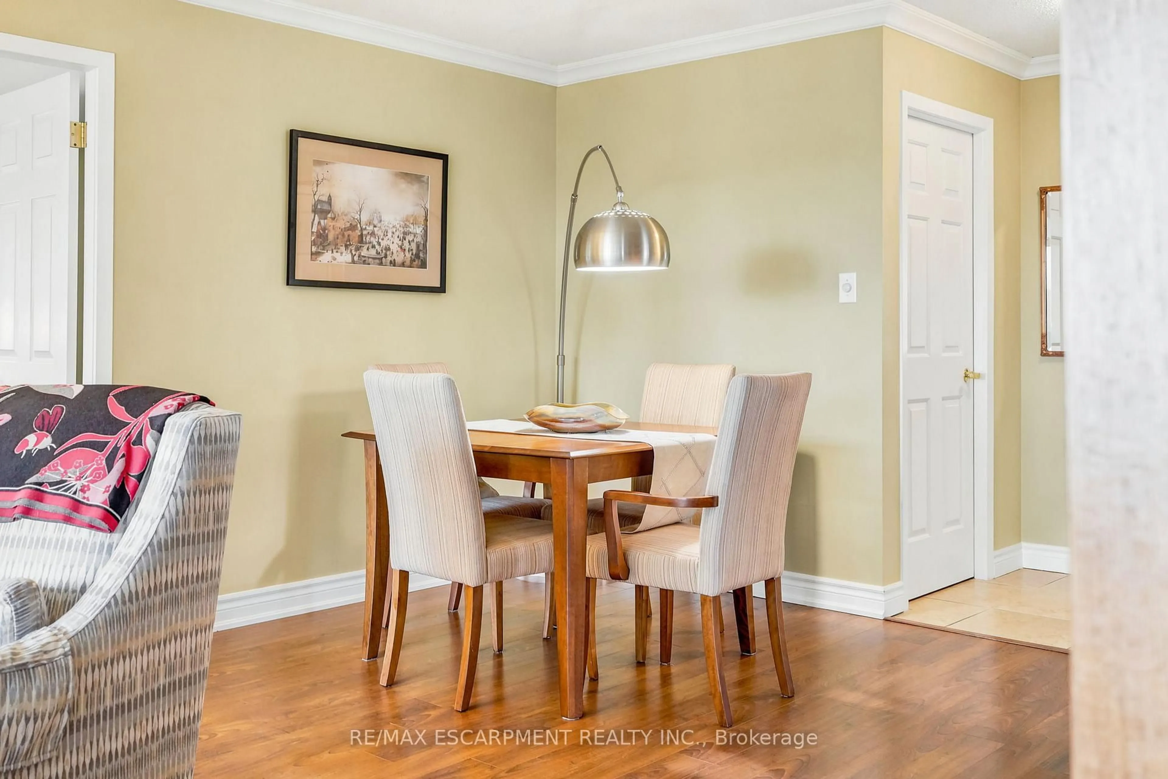 Dining room, wood/laminate floor for 1201 North Shore Blvd #1003, Burlington Ontario L7S 1Z5