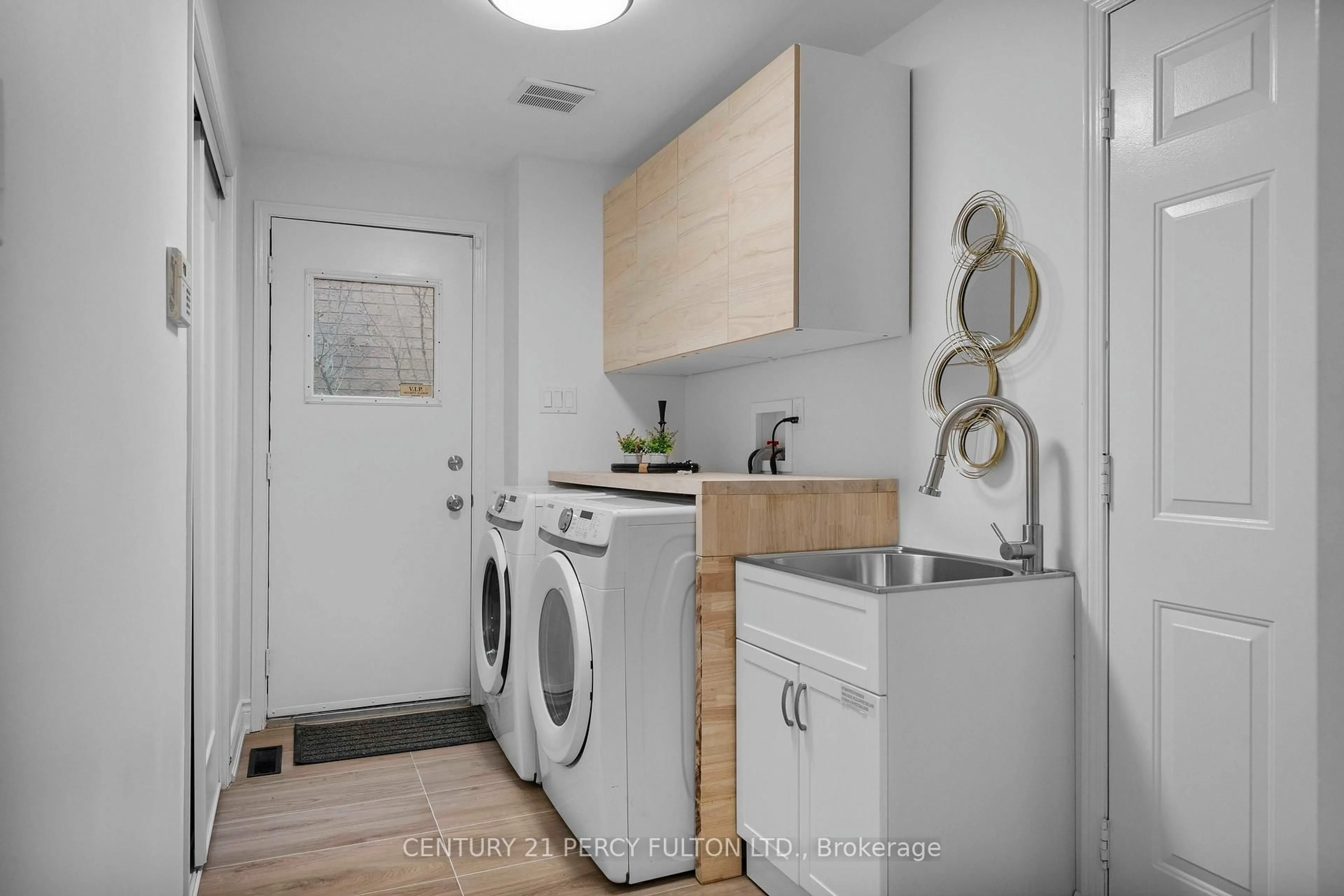 Laundry room for 5393 Glen Erin Dr, Mississauga Ontario L5M 5C8