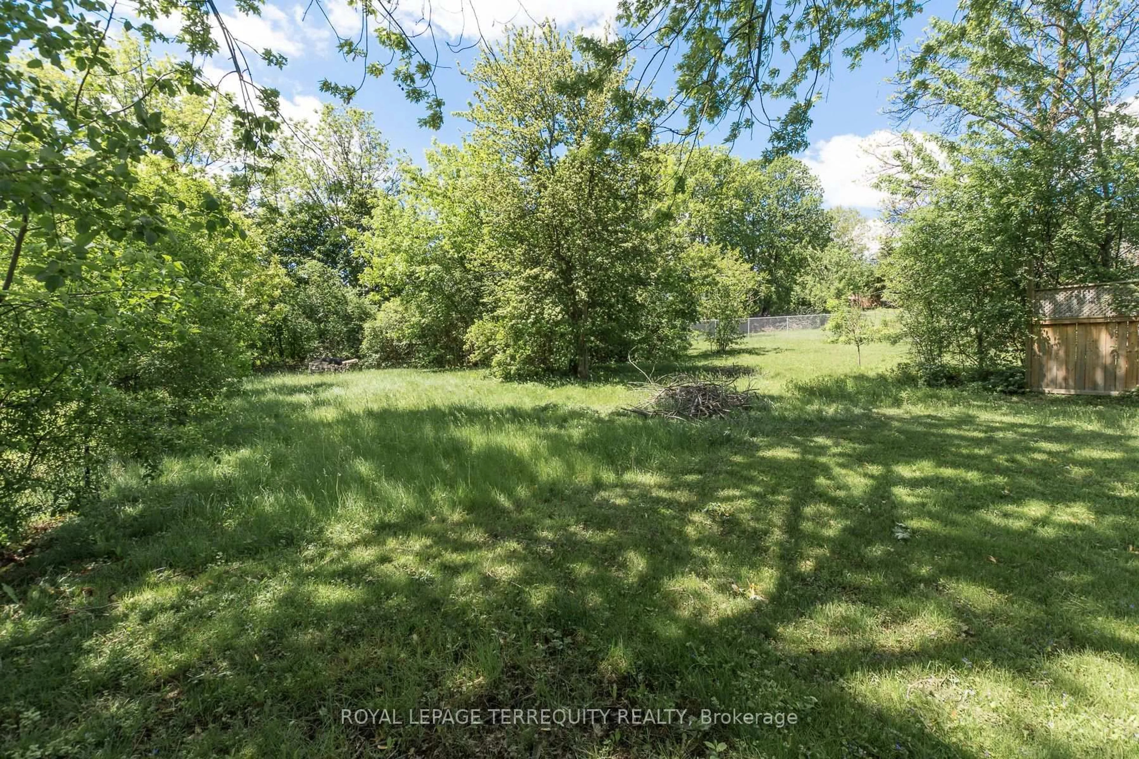 A pic from outside/outdoor area/front of a property/back of a property/a pic from drone, forest/trees view for 3056 Parkerhill Rd, Mississauga Ontario L5B 1V5