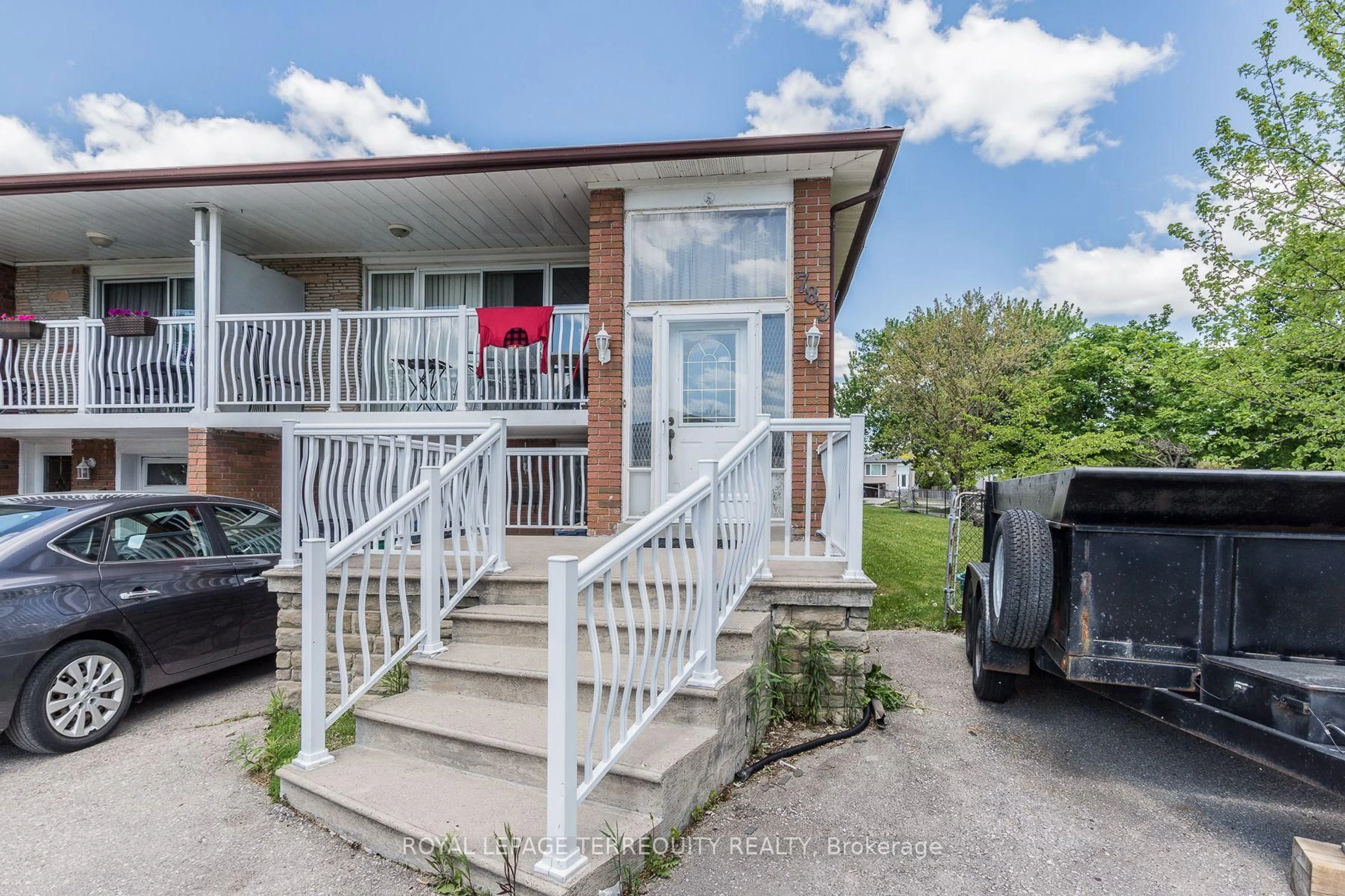 A pic from outside/outdoor area/front of a property/back of a property/a pic from drone, street for 783 Annamore Rd, Mississauga Ontario L4Y 2V6