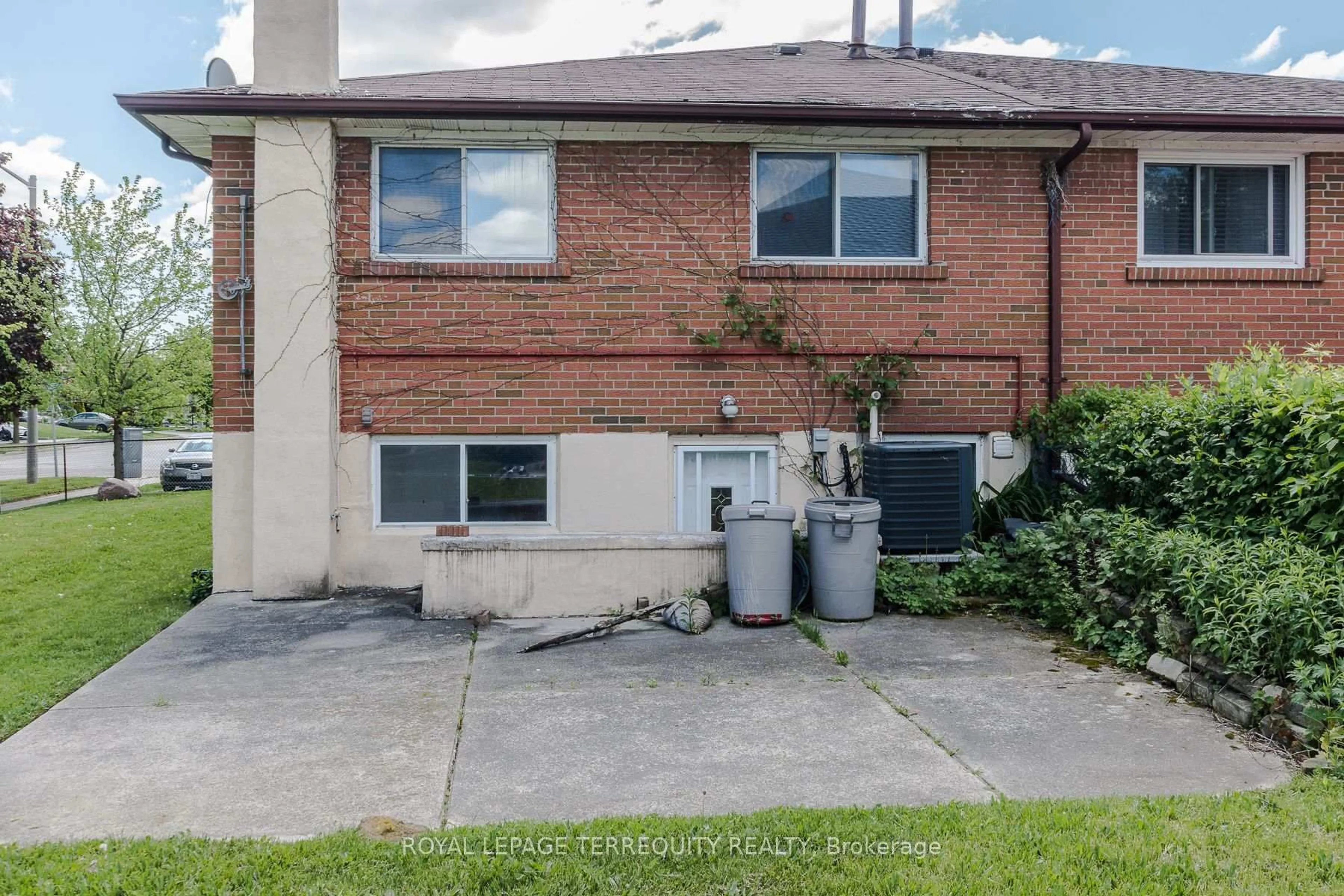 Patio, street for 783 Annamore Rd, Mississauga Ontario L4Y 2V6