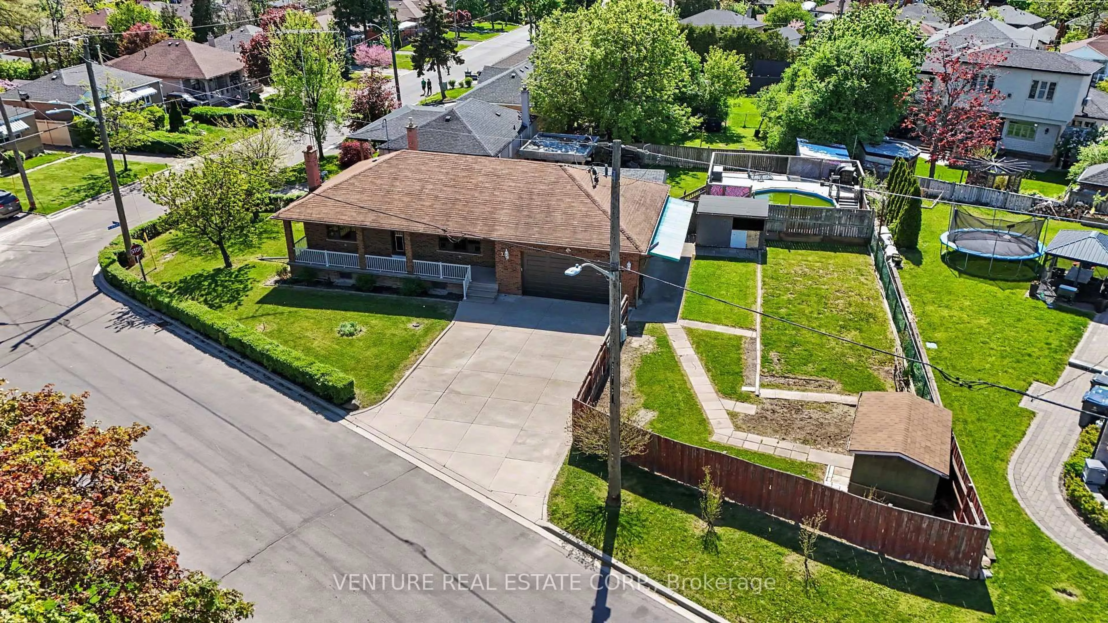 A pic from outside/outdoor area/front of a property/back of a property/a pic from drone, street for 2 Redfern Ave, Toronto Ontario M3M 1L3