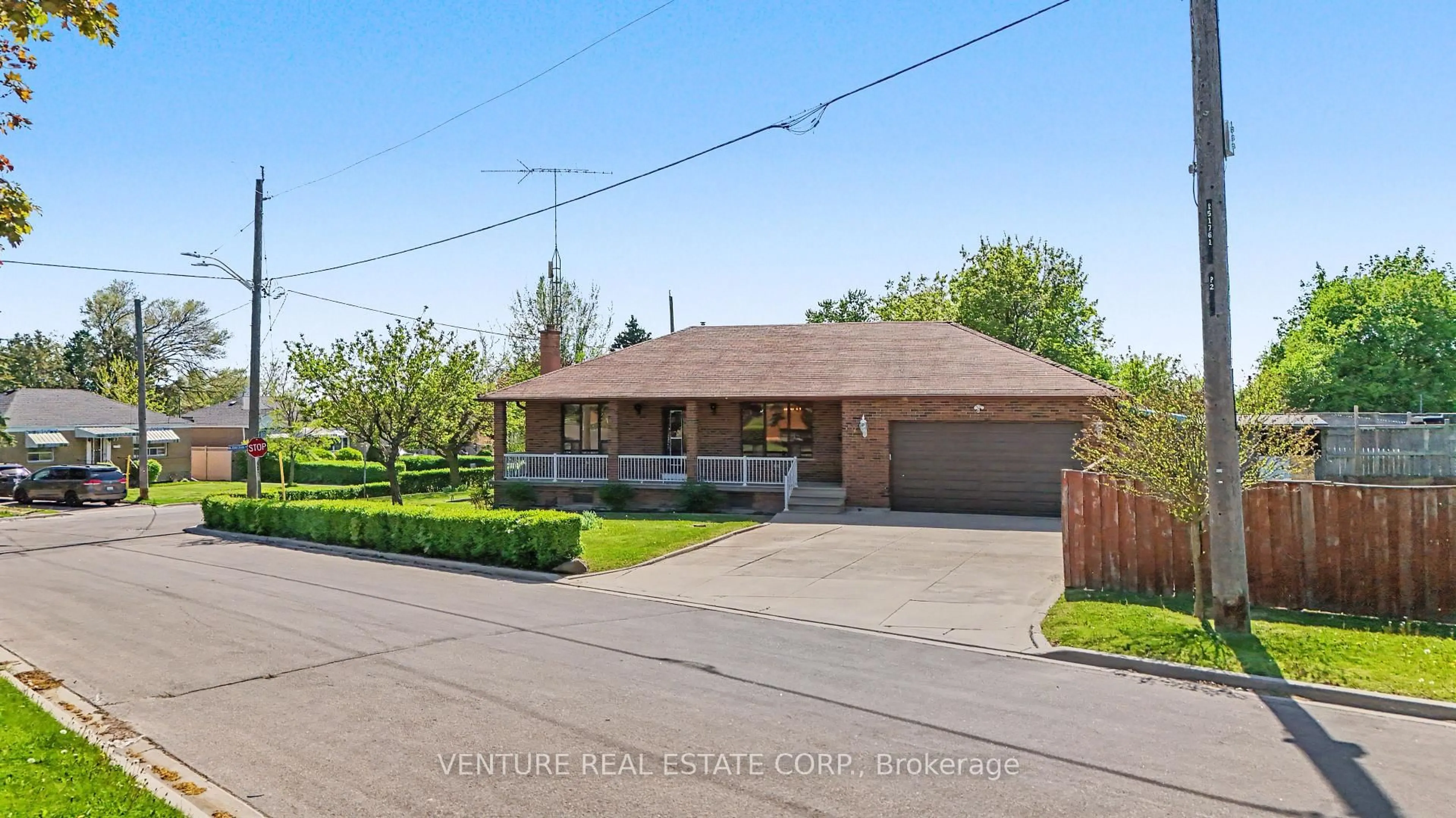 A pic from outside/outdoor area/front of a property/back of a property/a pic from drone, street for 2 Redfern Ave, Toronto Ontario M3M 1L3