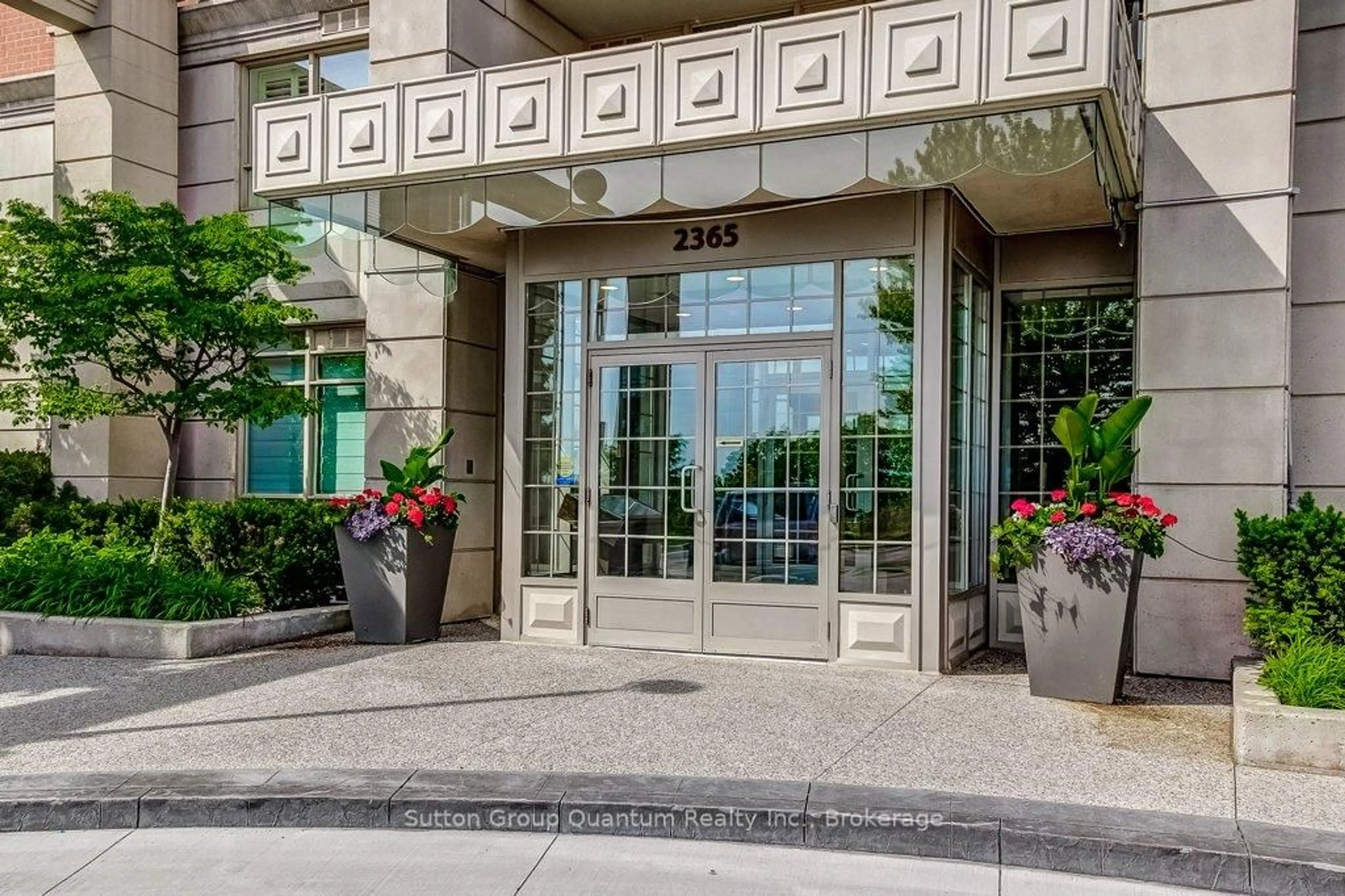Indoor foyer for 2365 Central Park Dr #203, Oakville Ontario L6H 0C7