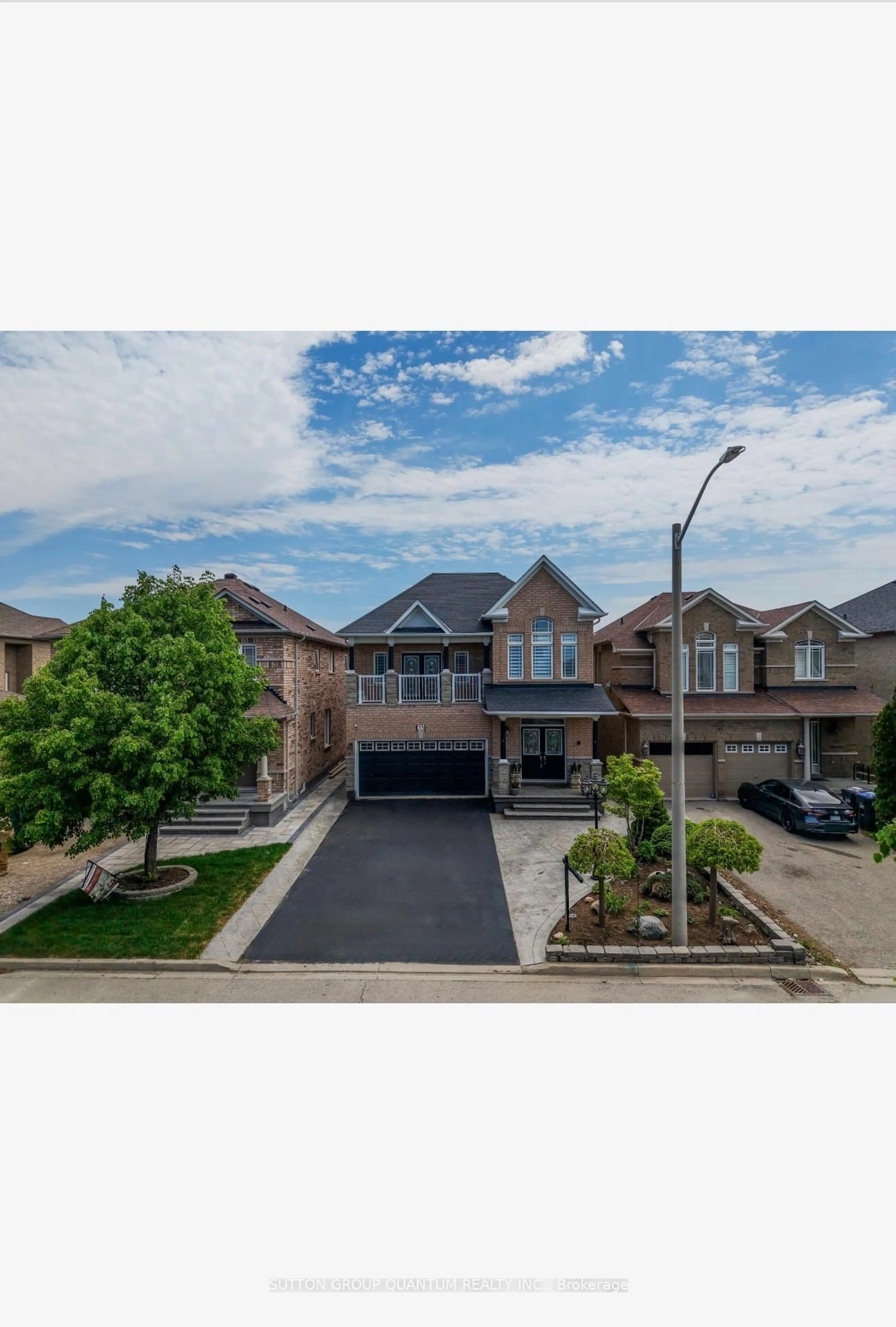A pic from outside/outdoor area/front of a property/back of a property/a pic from drone, street for 35 Devonsleigh Dr, Brampton Ontario L7A 3S3