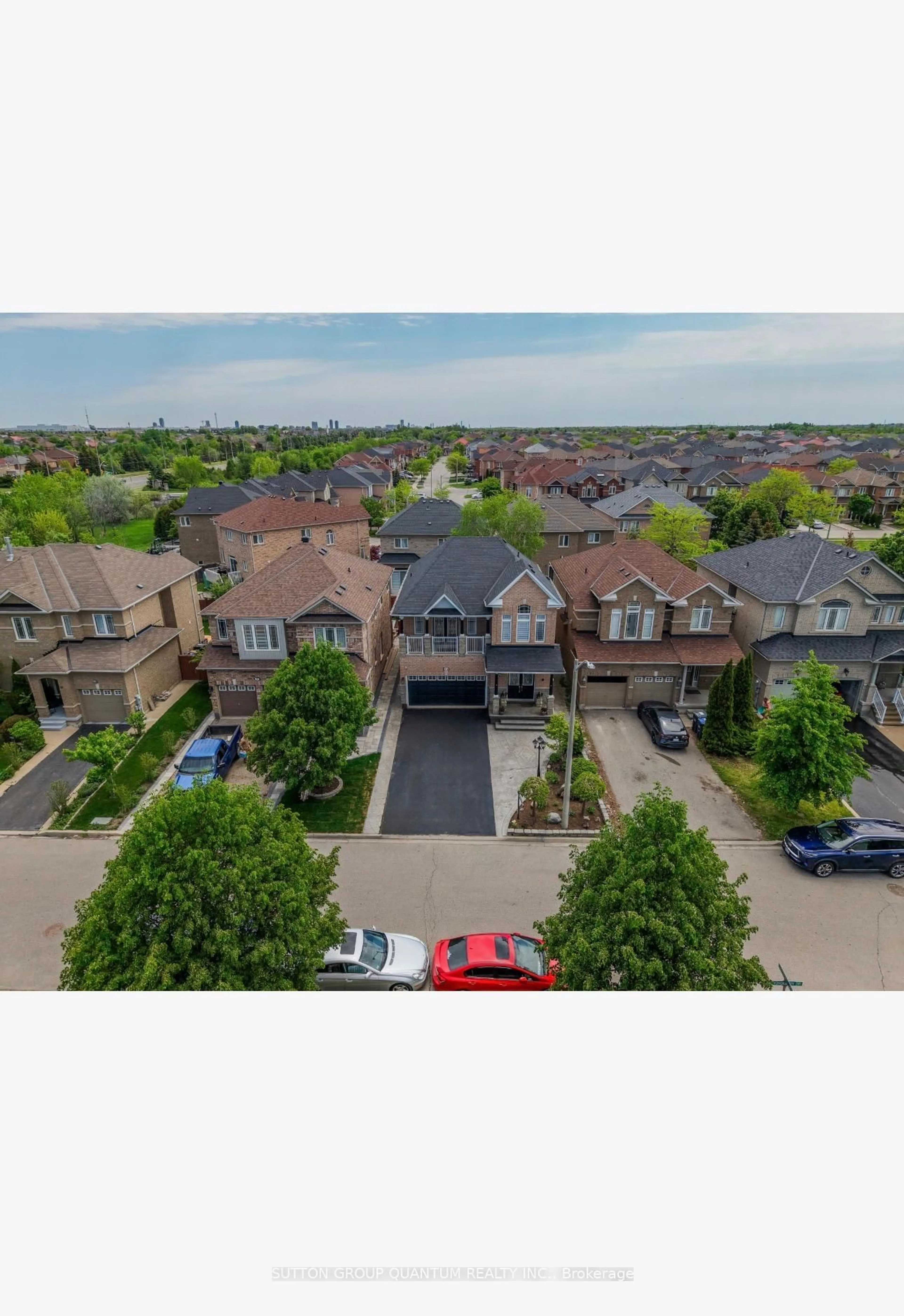 A pic from outside/outdoor area/front of a property/back of a property/a pic from drone, street for 35 Devonsleigh Dr, Brampton Ontario L7A 3S3