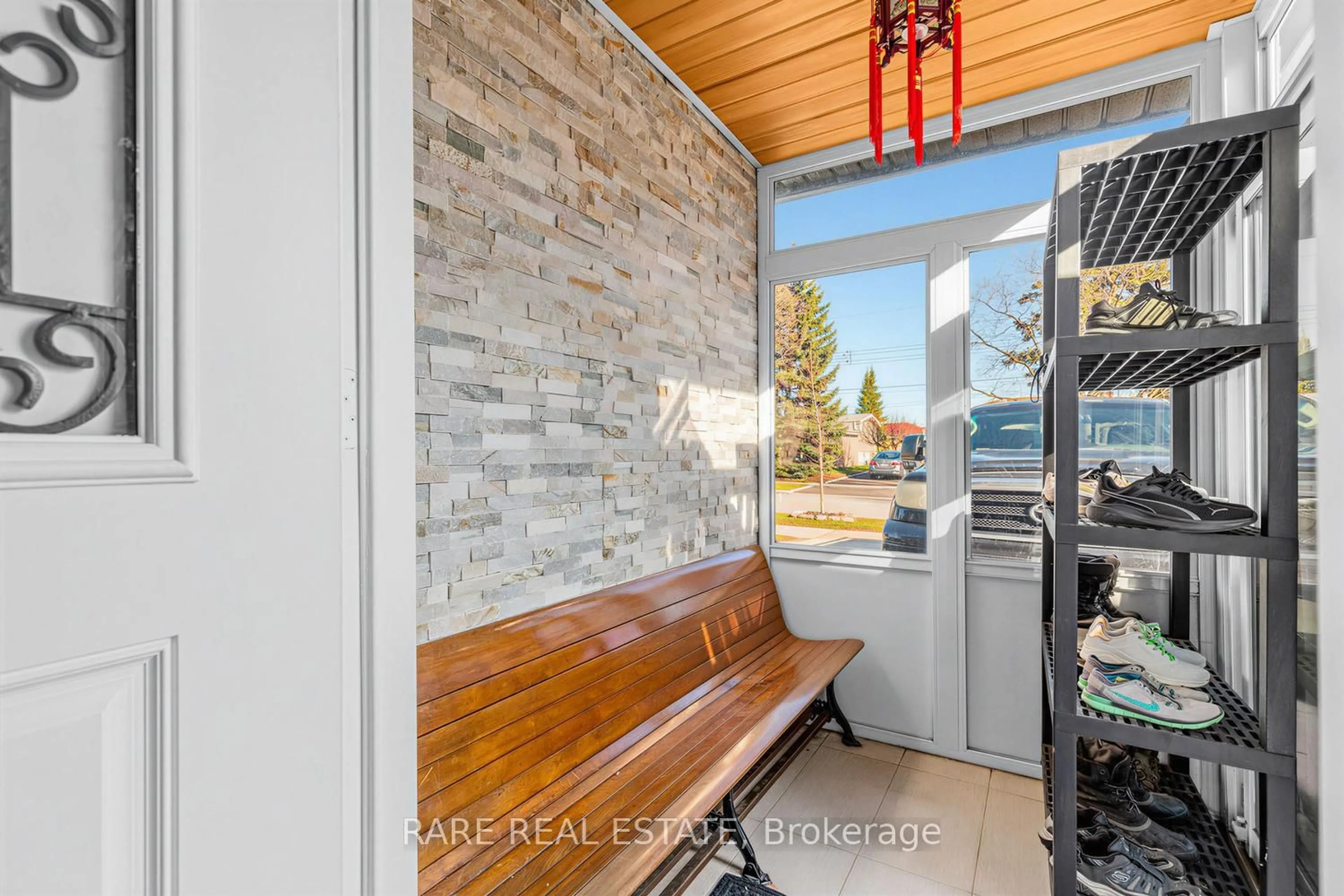Indoor entryway for 69 Fletcherdon Cres, Toronto Ontario M3N 1S2