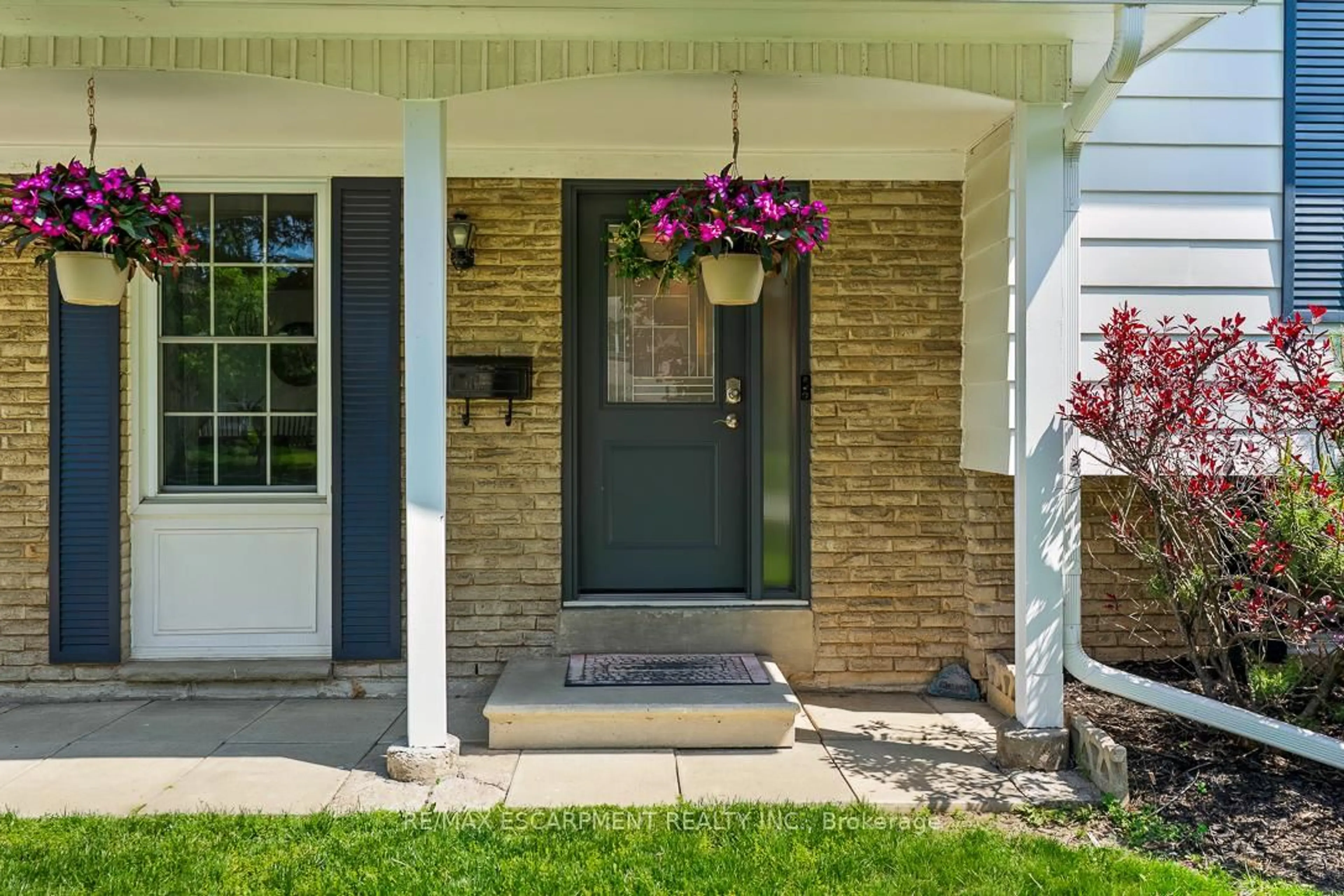 Indoor entryway for 3268 MAINSAIL Cres, Mississauga Ontario L5L 1H2