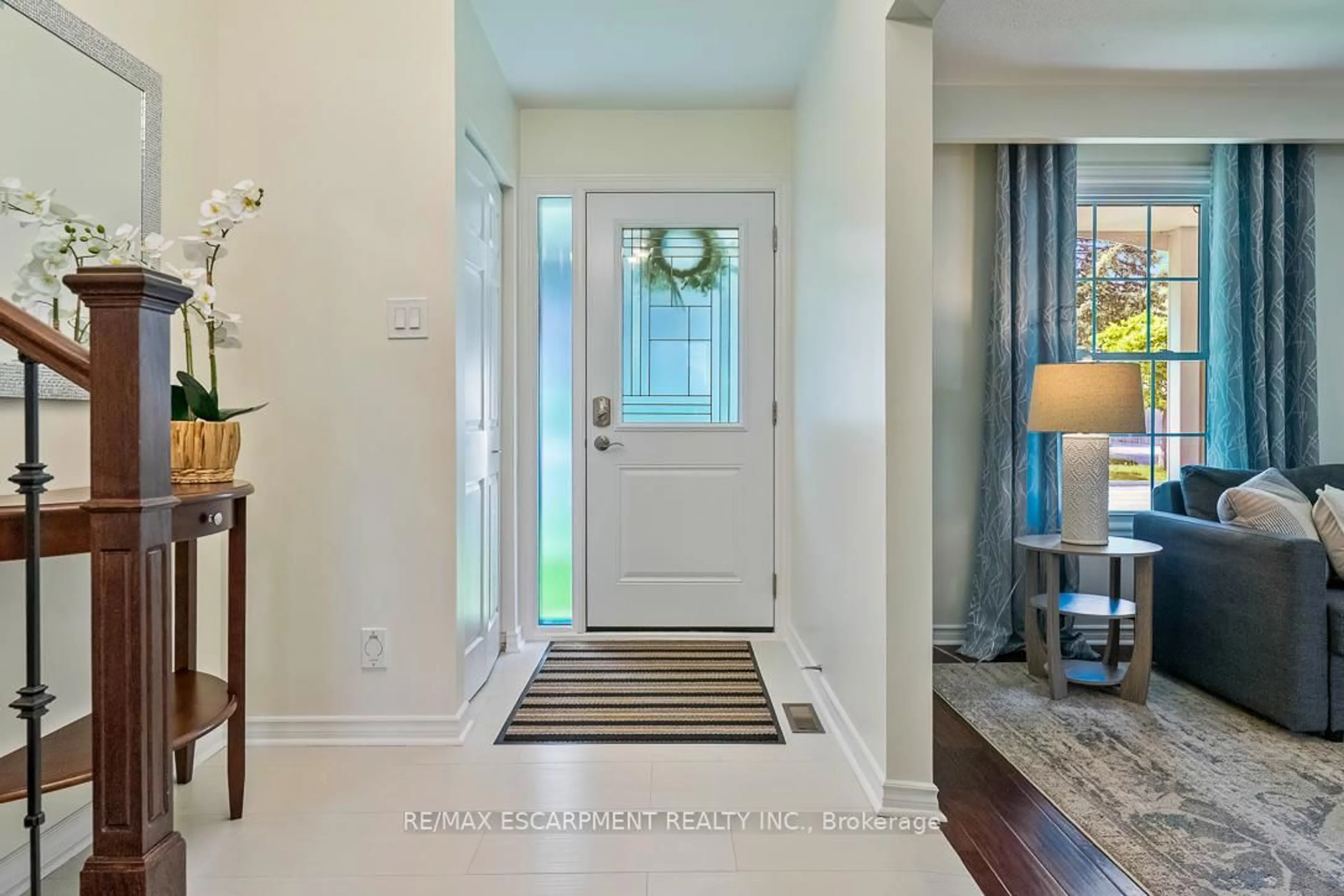 Indoor entryway for 3268 MAINSAIL Cres, Mississauga Ontario L5L 1H2