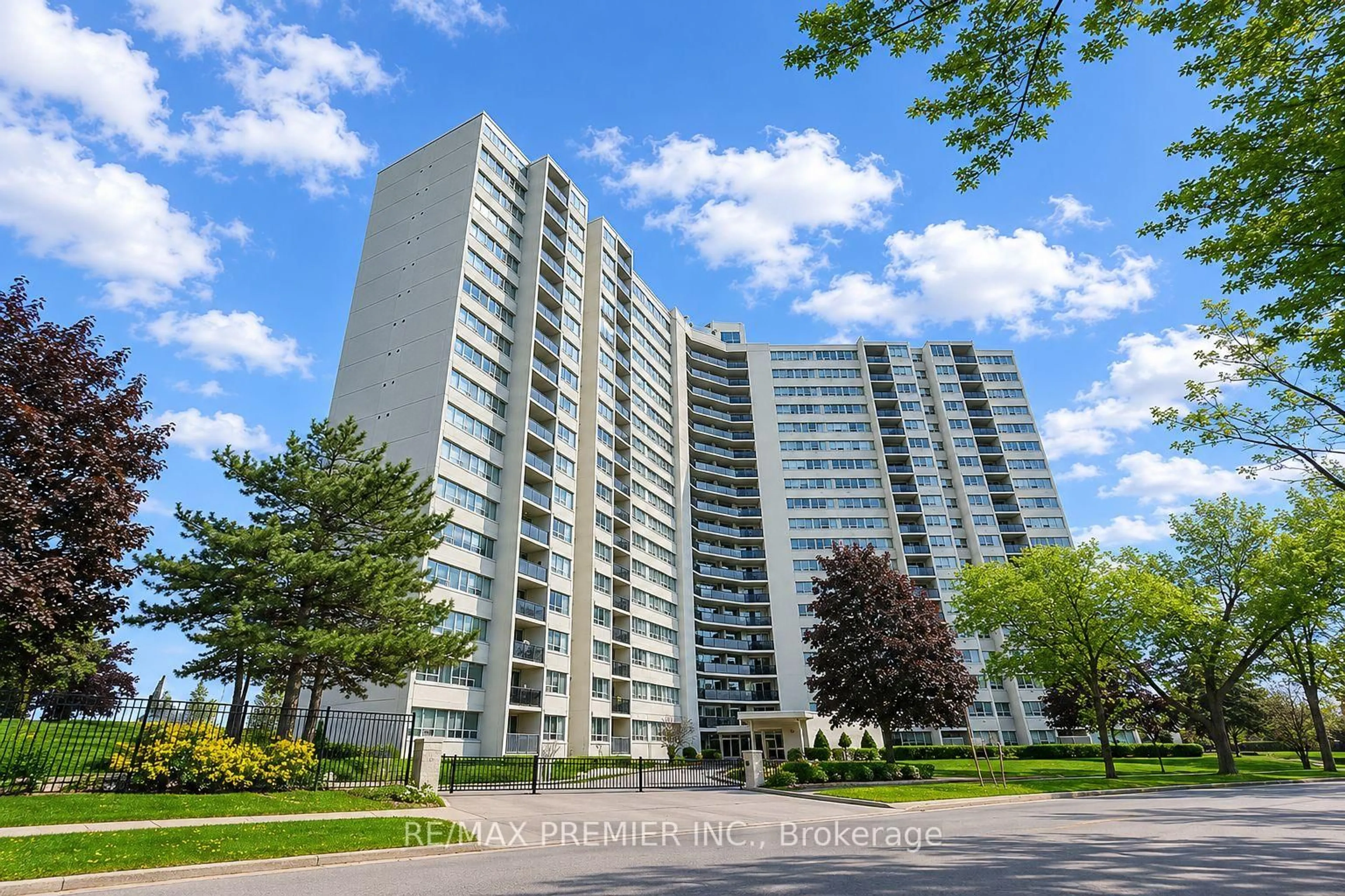 Unknown for 530 Lolita Gdns #406, Mississauga Ontario L5A 3T2