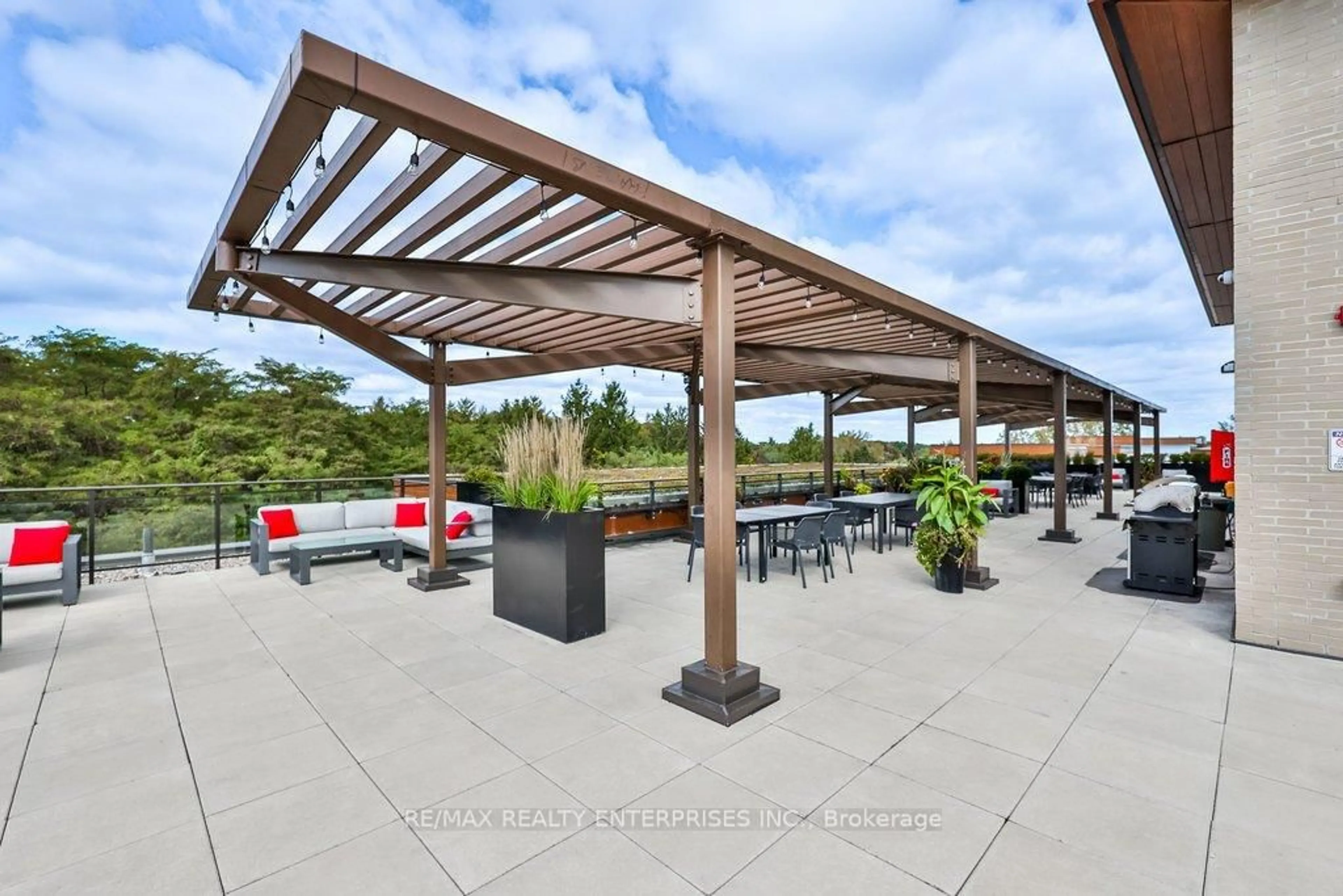 Patio, water/lake/river/ocean view for 1575 Lakeshore Rd #222, Mississauga Ontario L5J 0B1