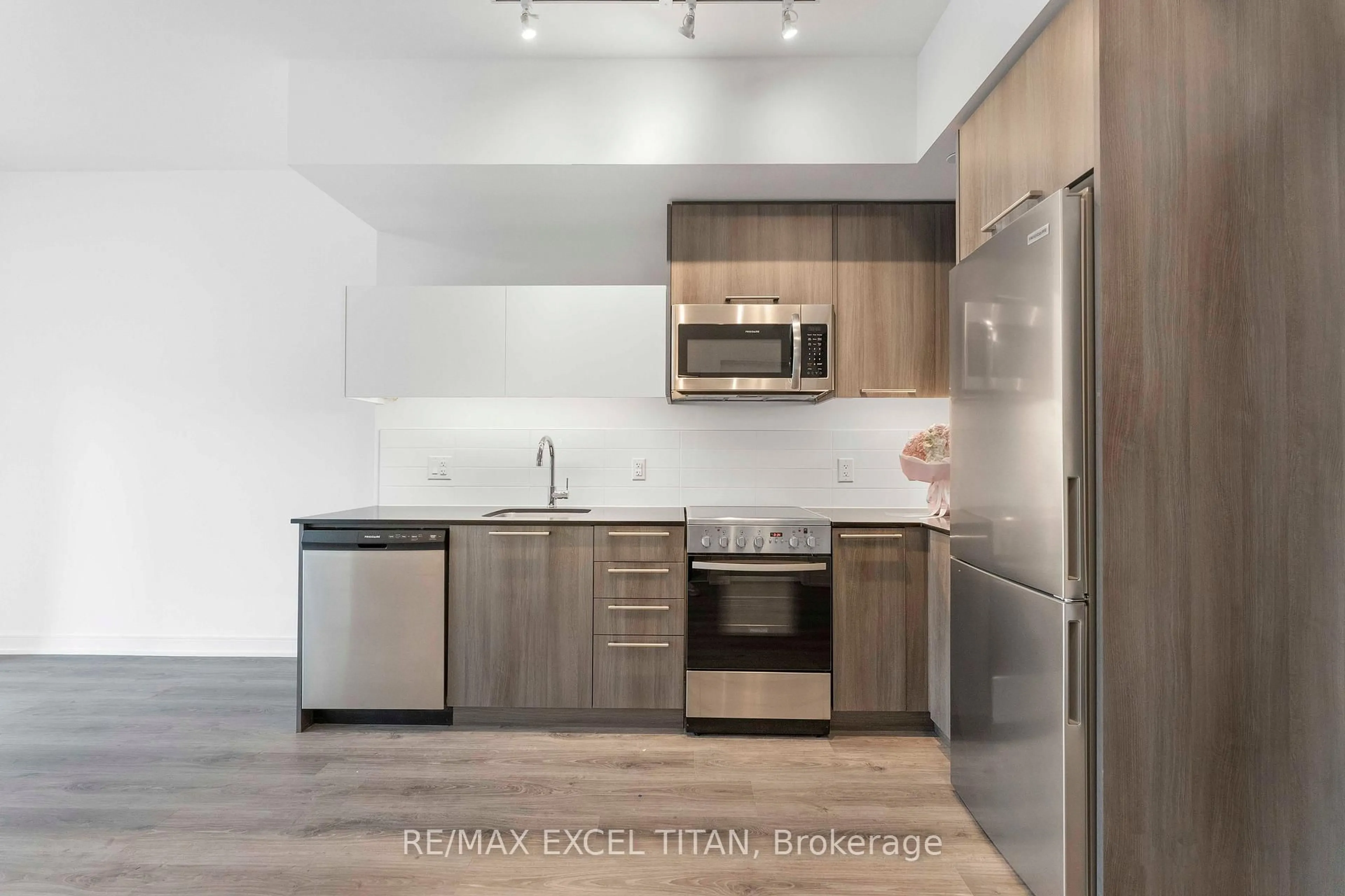 Standard kitchen, unknown for 25 Neighbourhood Lane #205, Toronto Ontario M8Y 0C4