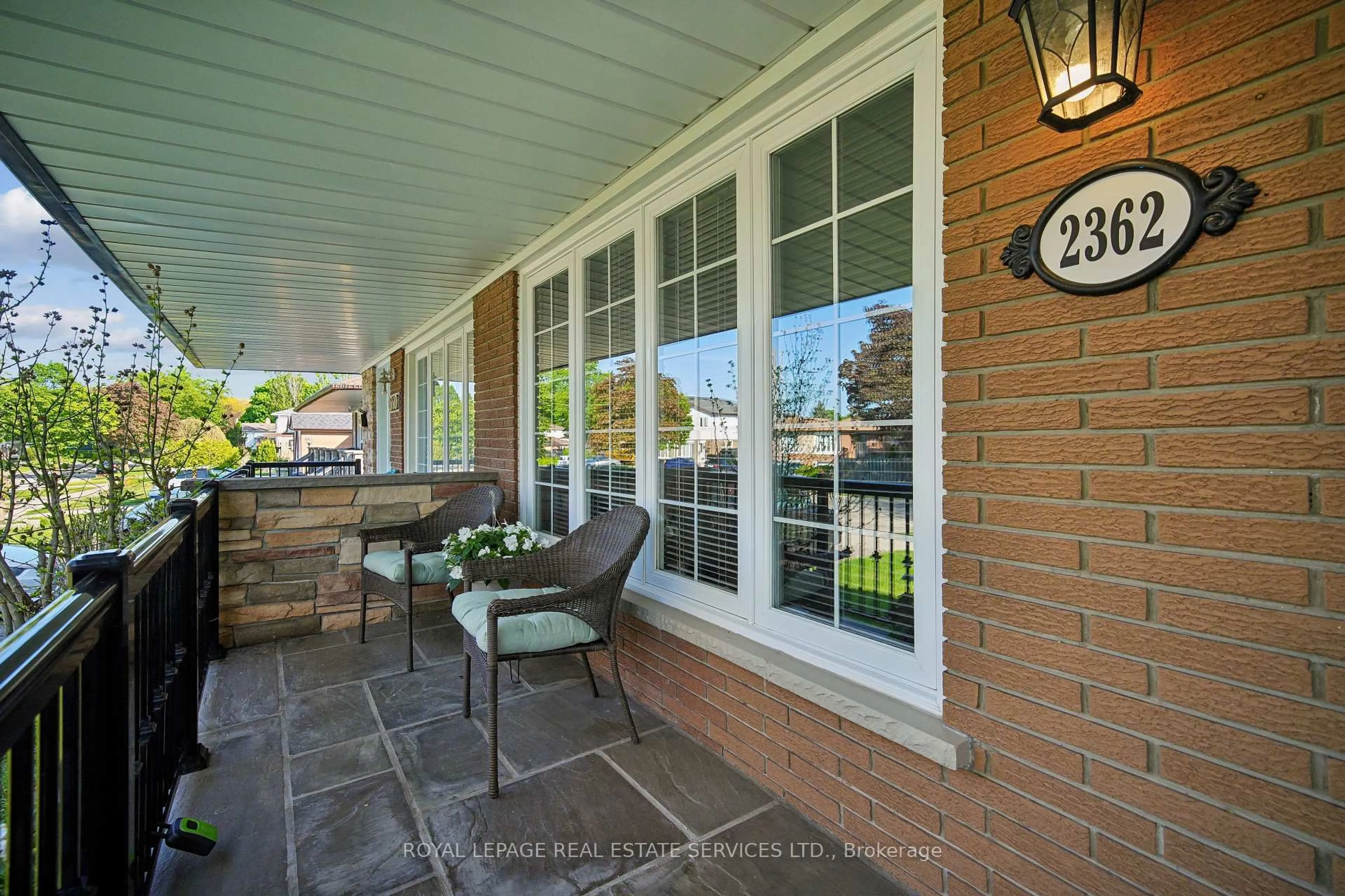 Patio, street for 2362 Gareth Rd, Mississauga Ontario L5B 1Z5