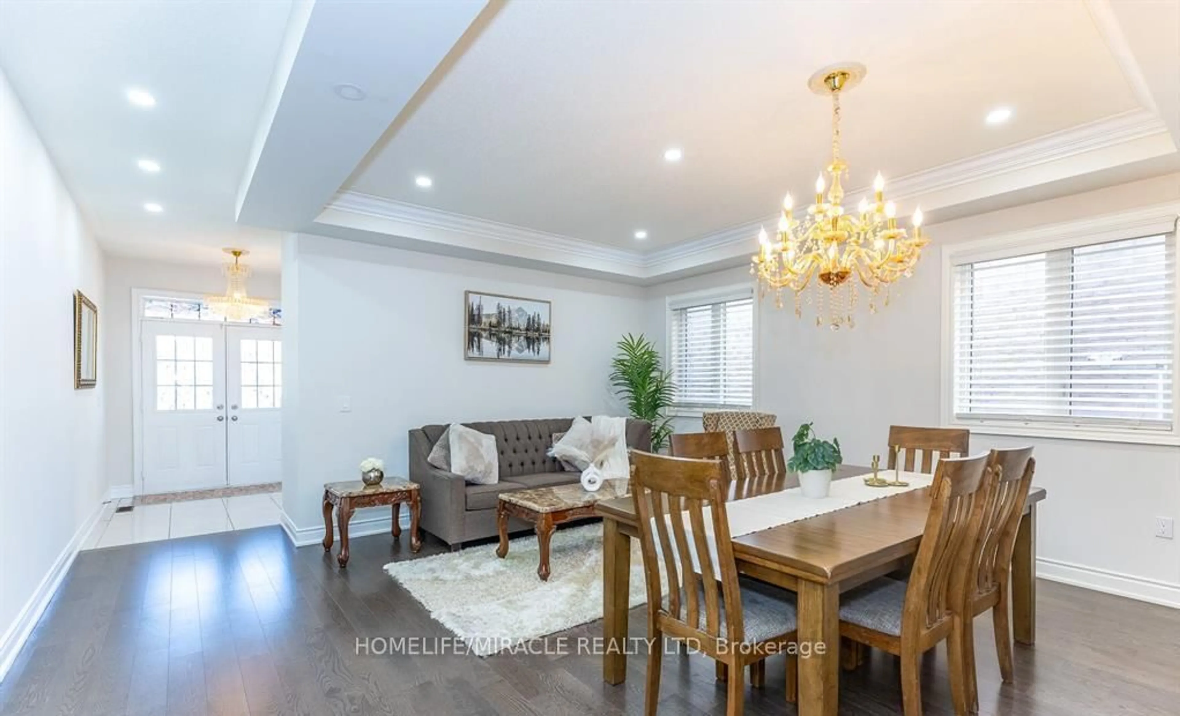 Dining room, wood/laminate floor for 1535 Mendelson Hts, Milton Ontario L9E 1H3