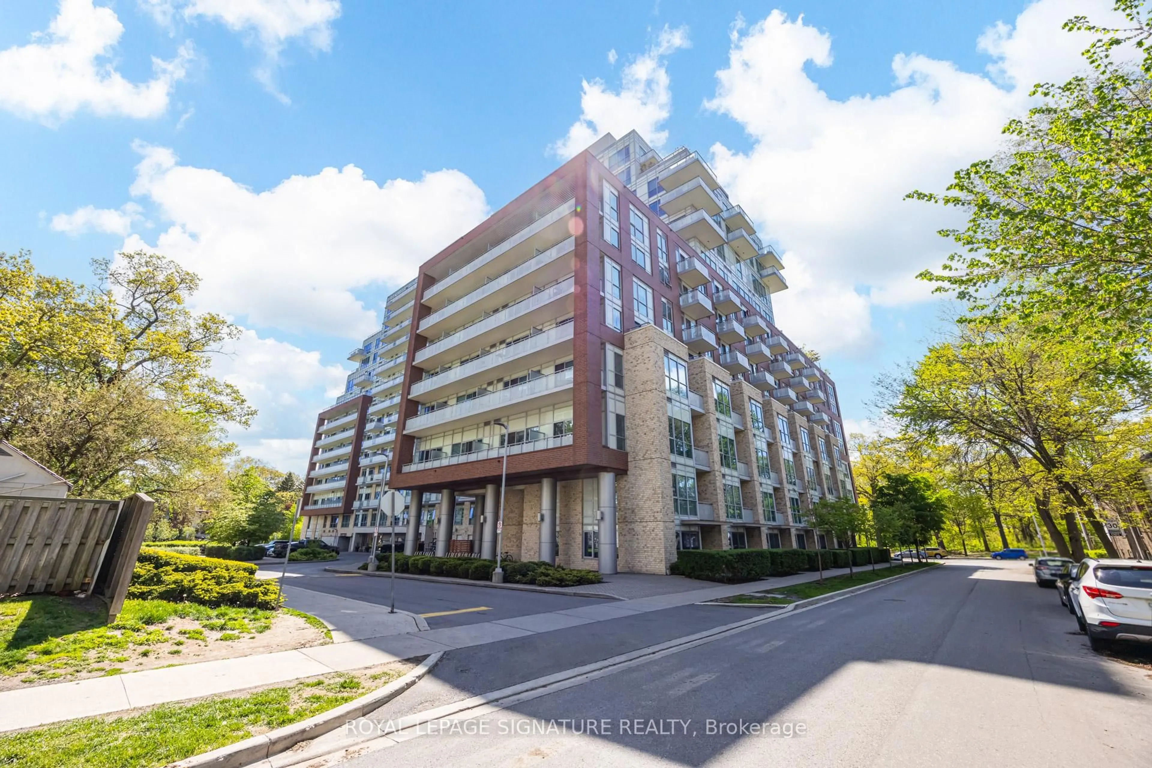 A pic from outside/outdoor area/front of a property/back of a property/a pic from drone, unknown for 1830 Bloor St #920, Toronto Ontario M6P 0A2