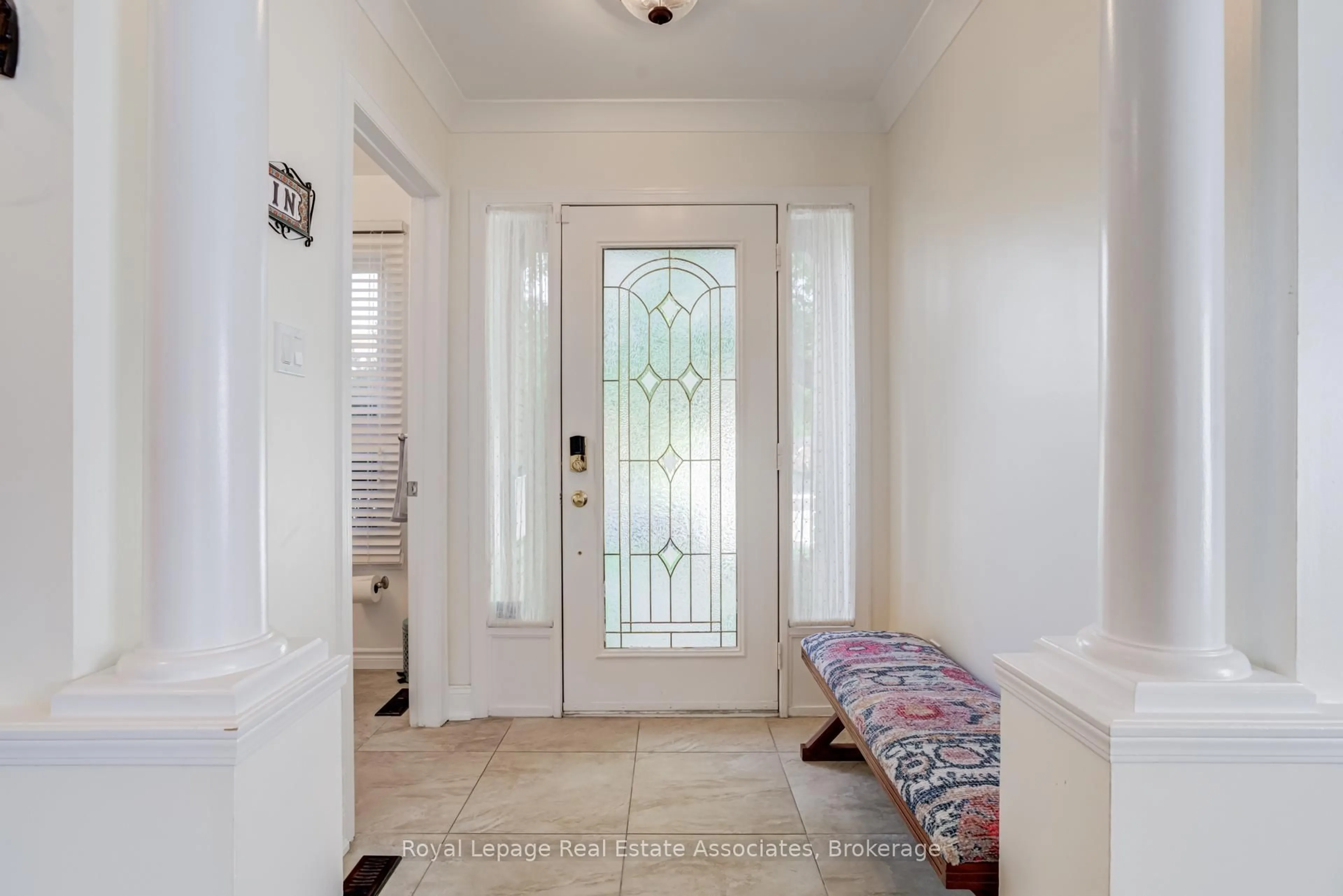 Indoor entryway for 1179 Treetop Terr, Oakville Ontario L6M 3N1