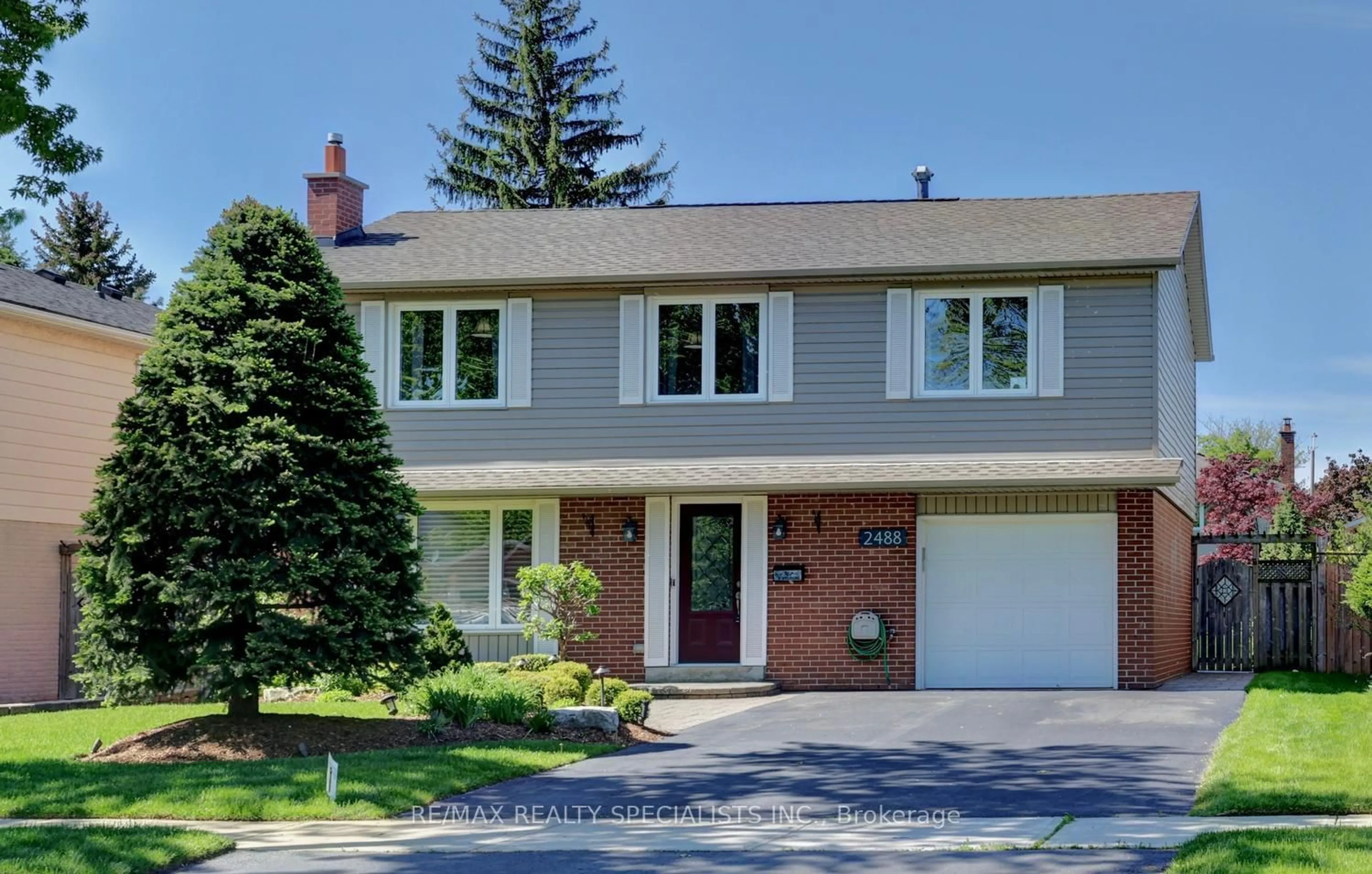Home with vinyl exterior material, street for 2488 Frankfield Rd, Mississauga Ontario L5K 2A6