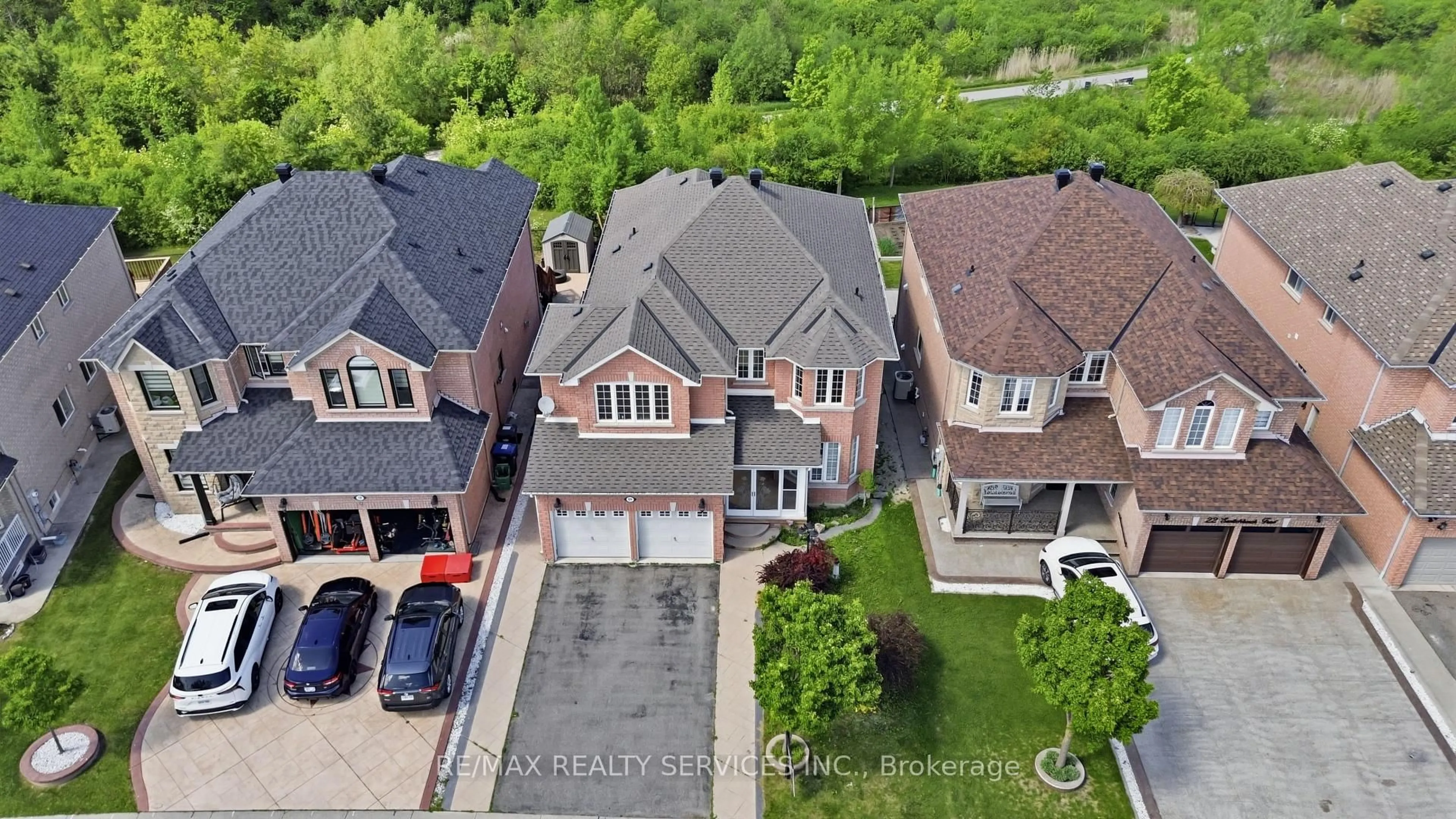 A pic from outside/outdoor area/front of a property/back of a property/a pic from drone, street for 20 Switchback Tr, Brampton Ontario L6R 3G9