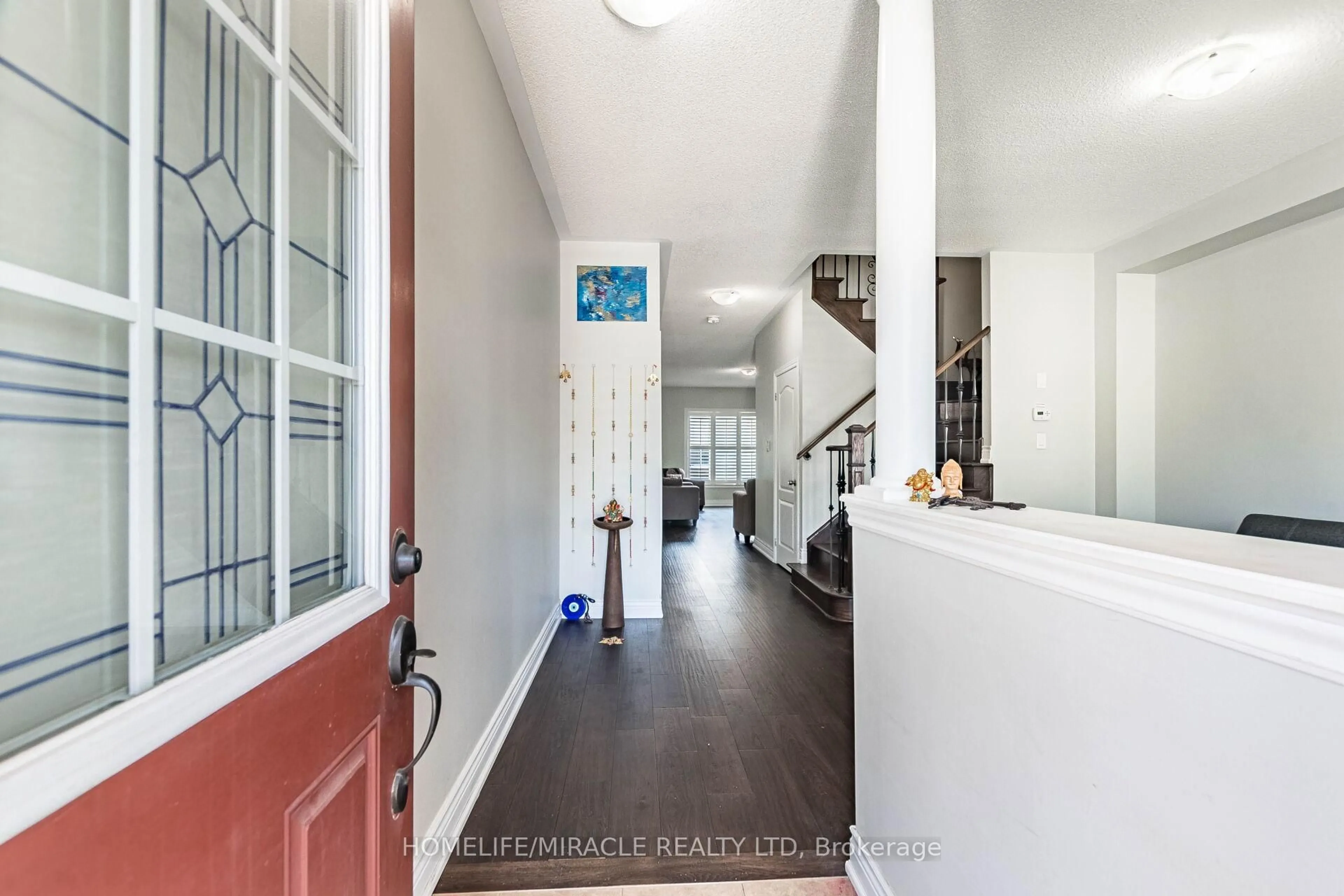 Indoor entryway for 29 Oswald Rd, Brampton Ontario L6P 3S4