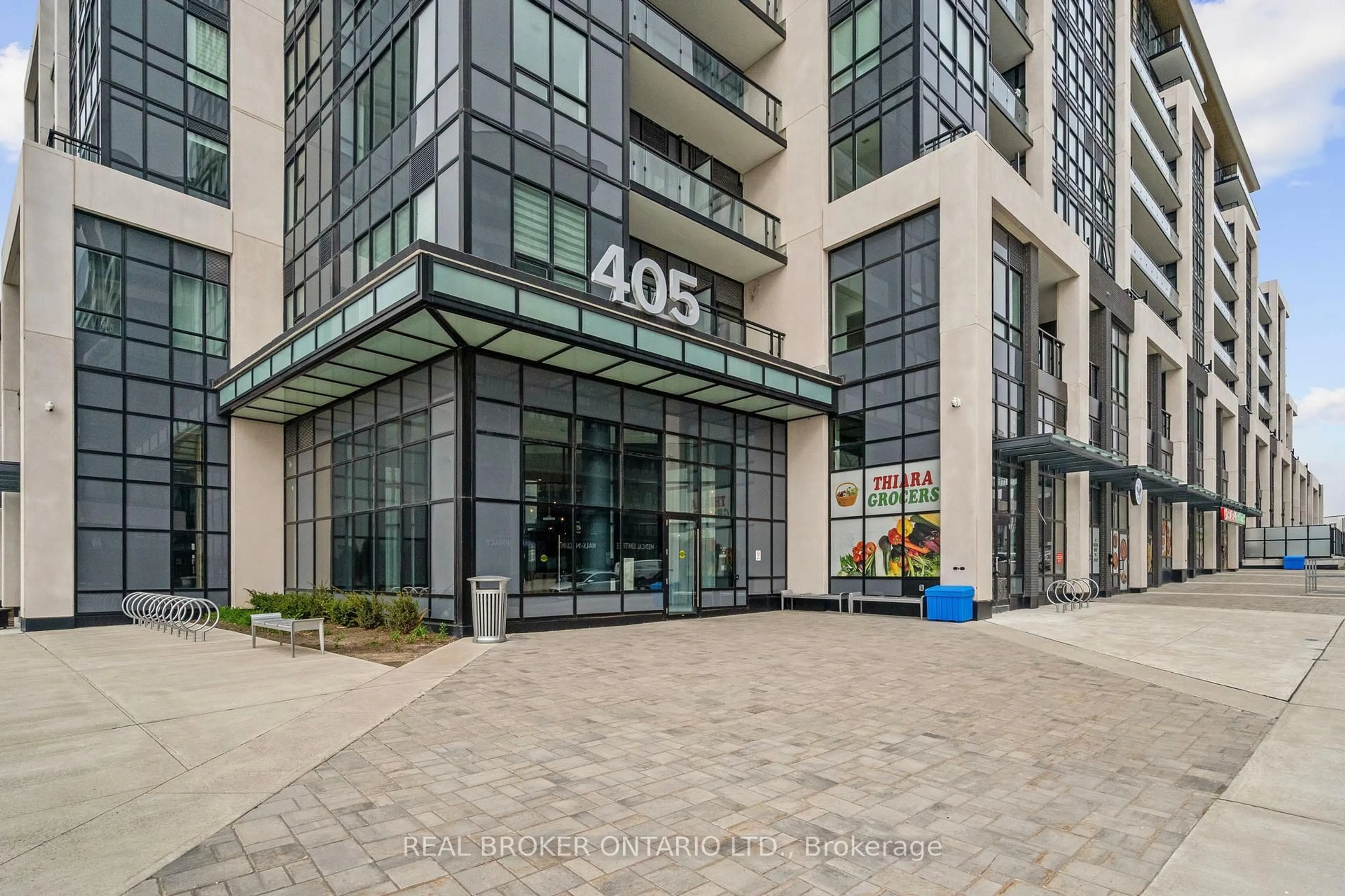 Indoor foyer for 405 Dundast St #328, Oakville Ontario L6M 5P9