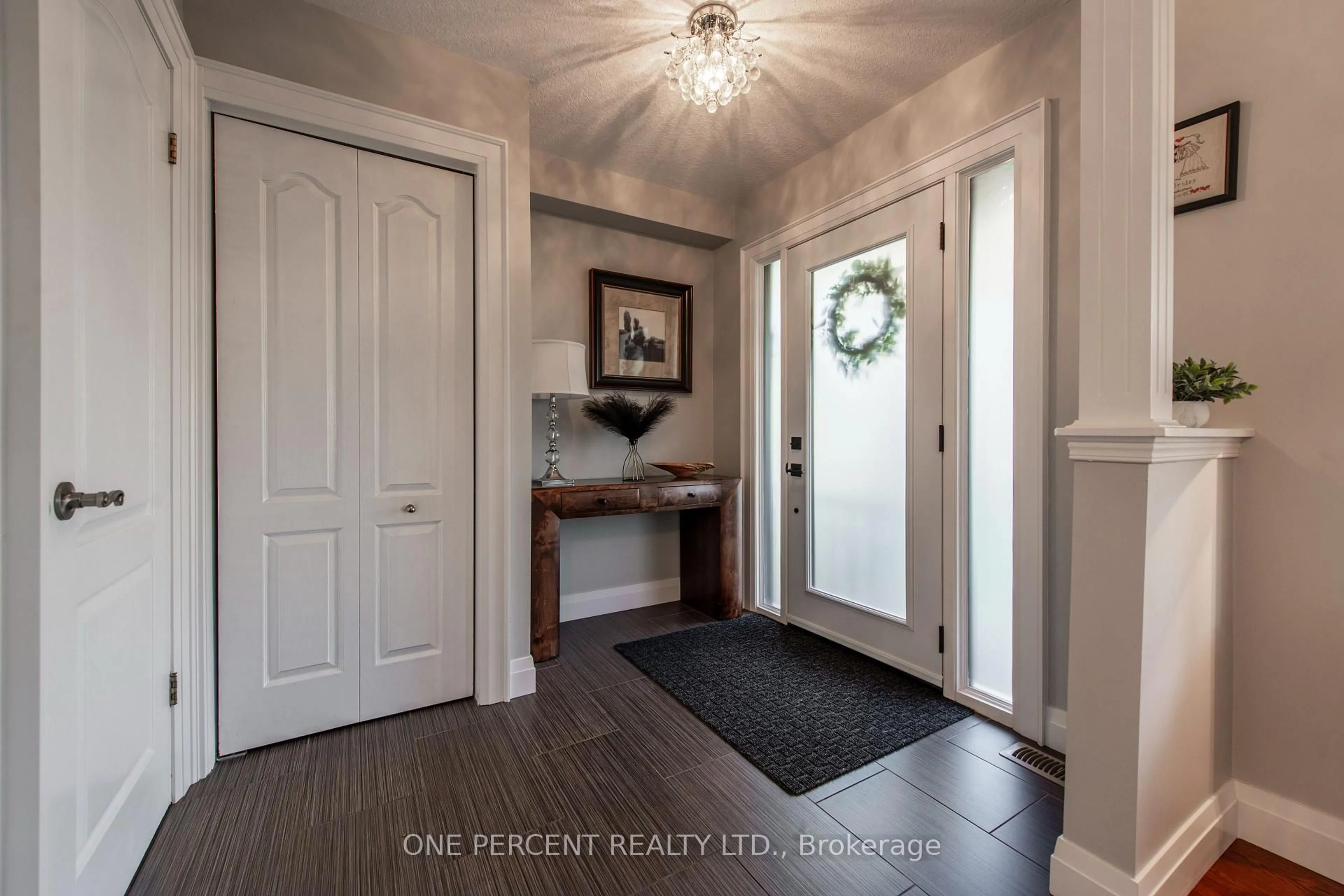 Indoor entryway for 311 Fern St, Orangeville Ontario L9W 5B8