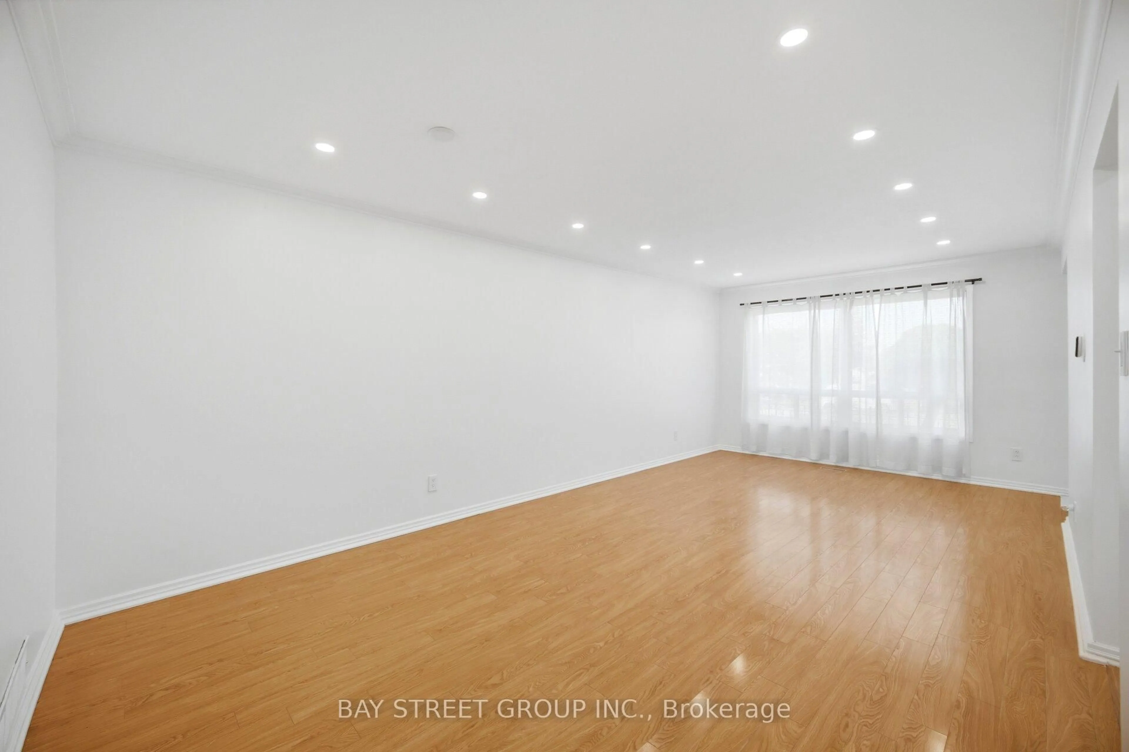 A pic of a room for 44 Duncanwoods Dr, Toronto Ontario M9L 2C4