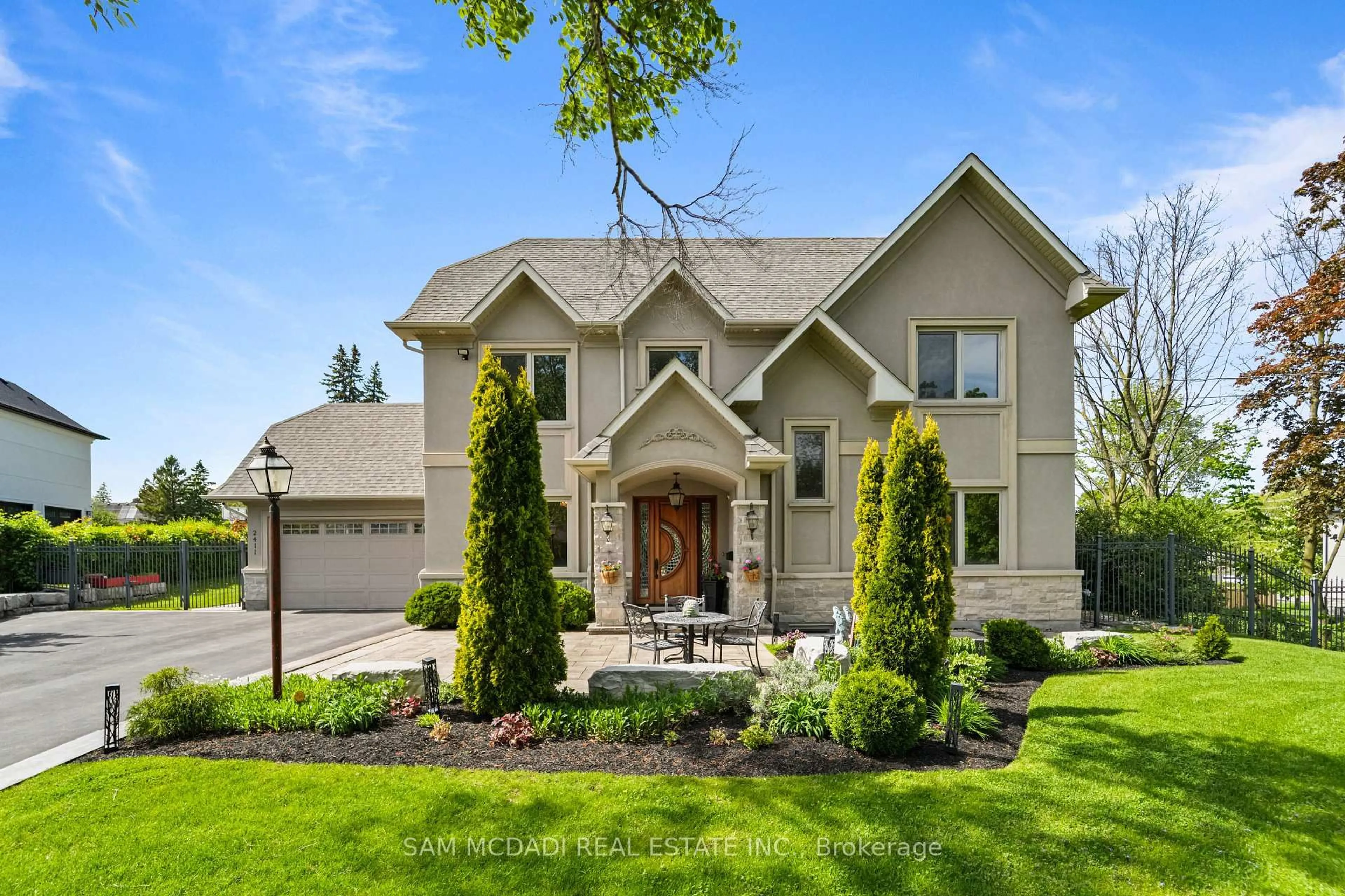 Home with brick exterior material, street for 2411 Thorn Lodge Dr, Mississauga Ontario L5K 1K8