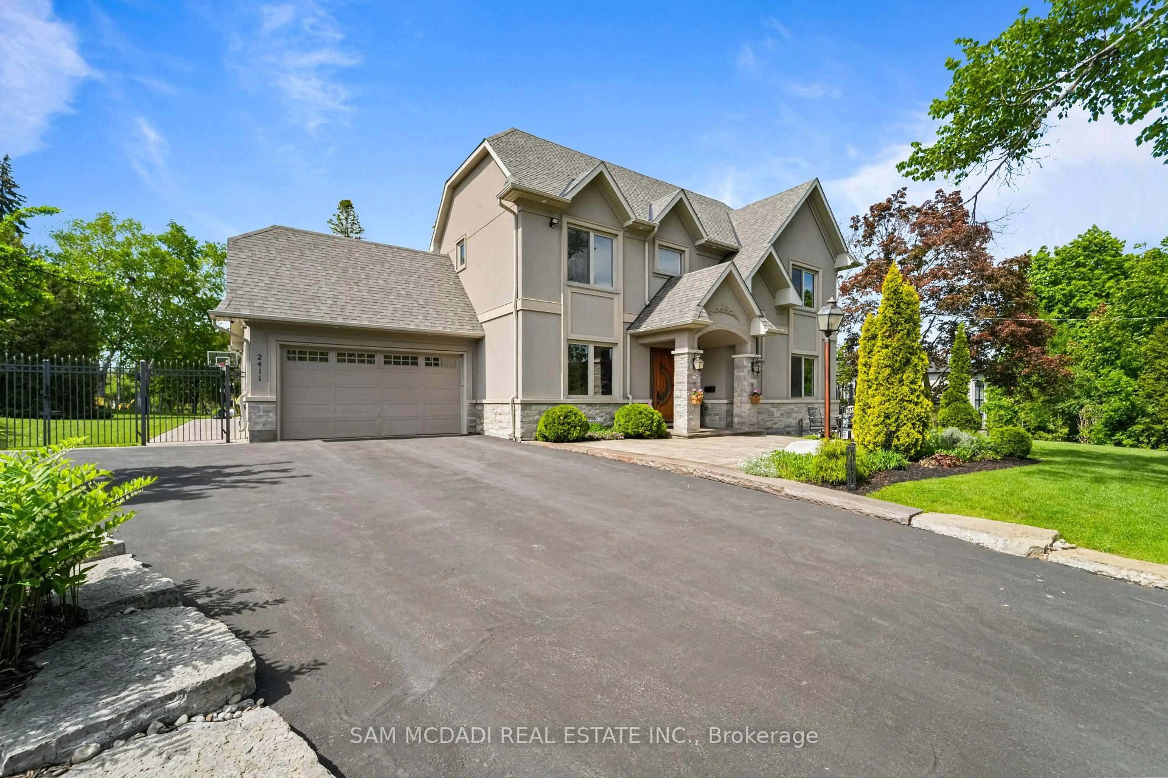 Unknown for 2411 Thorn Lodge Dr, Mississauga Ontario L5K 1K8