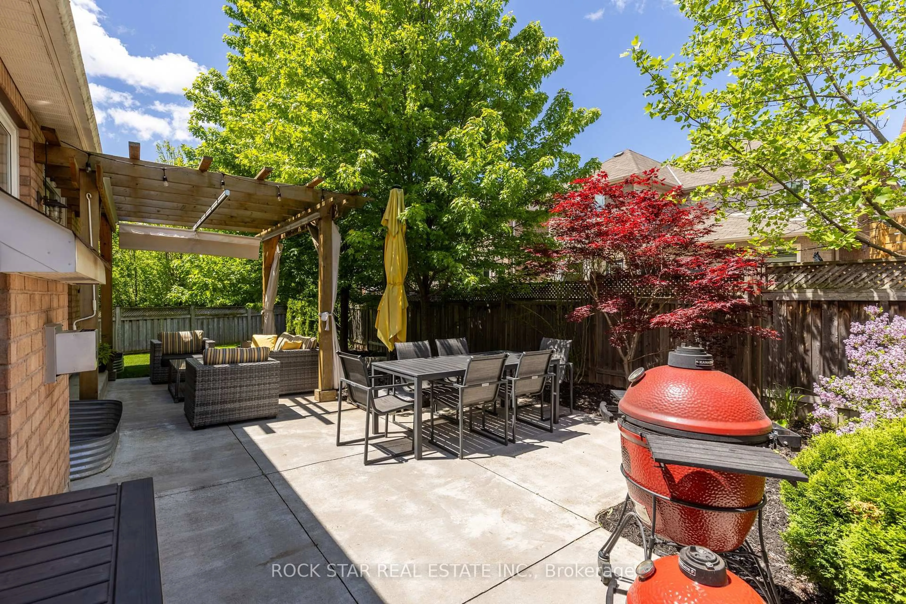 Patio, street for 2277 Blue Oak Circ, Oakville Ontario L6M 5J4