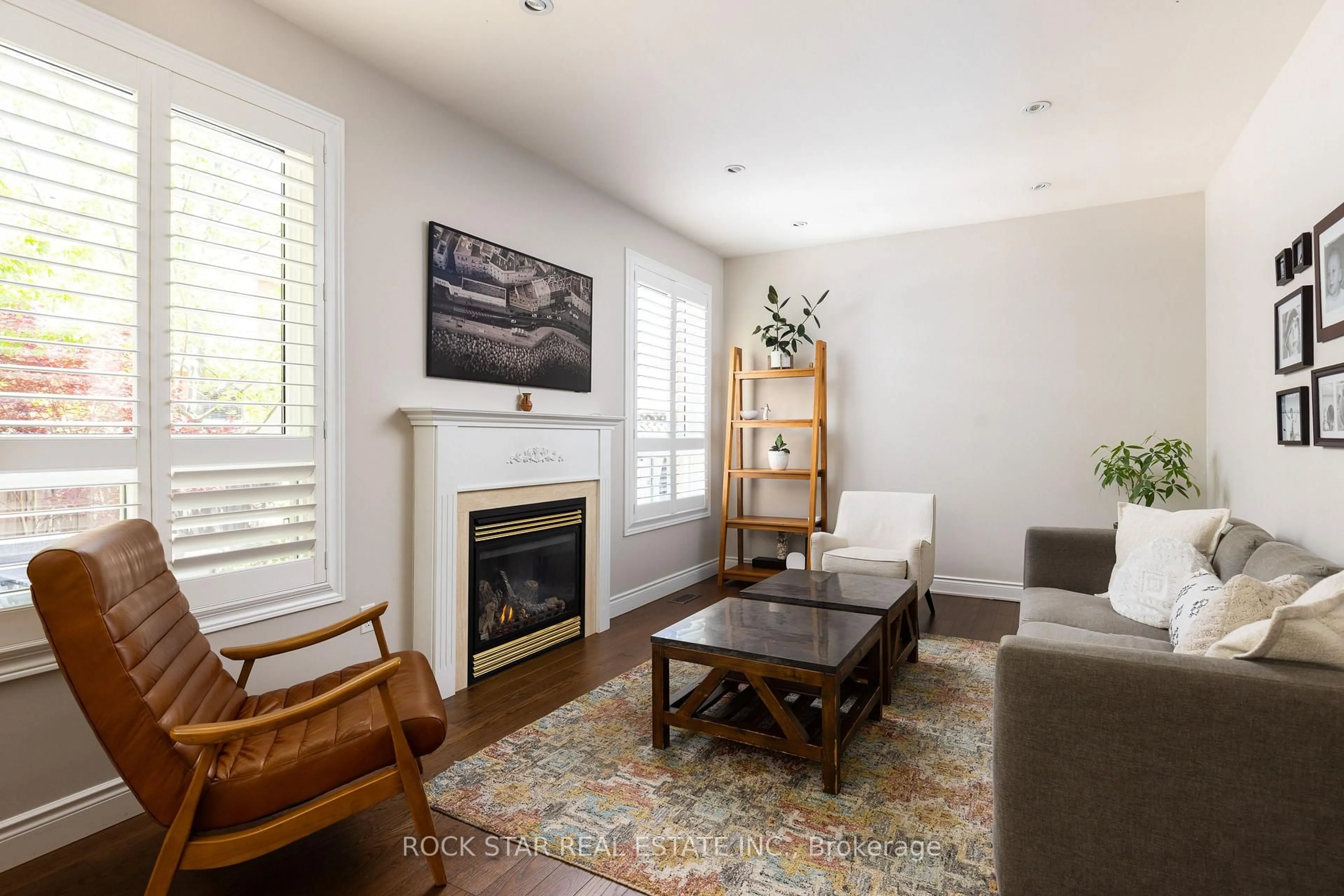 Living room with furniture, wood/laminate floor for 2277 Blue Oak Circ, Oakville Ontario L6M 5J4