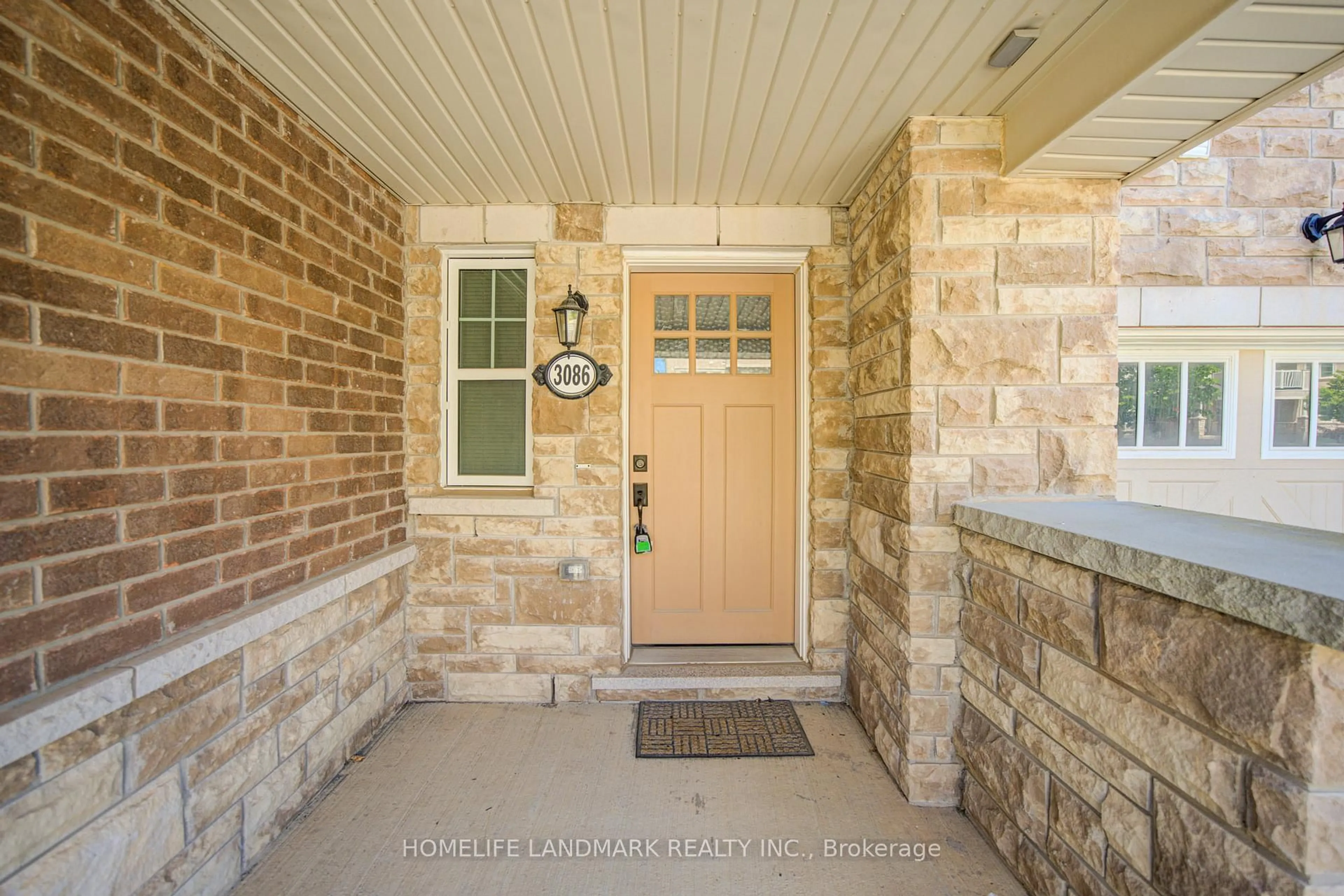 Indoor entryway for 3086 Mistletoe Gdns, Oakville Ontario L6M 0Y7