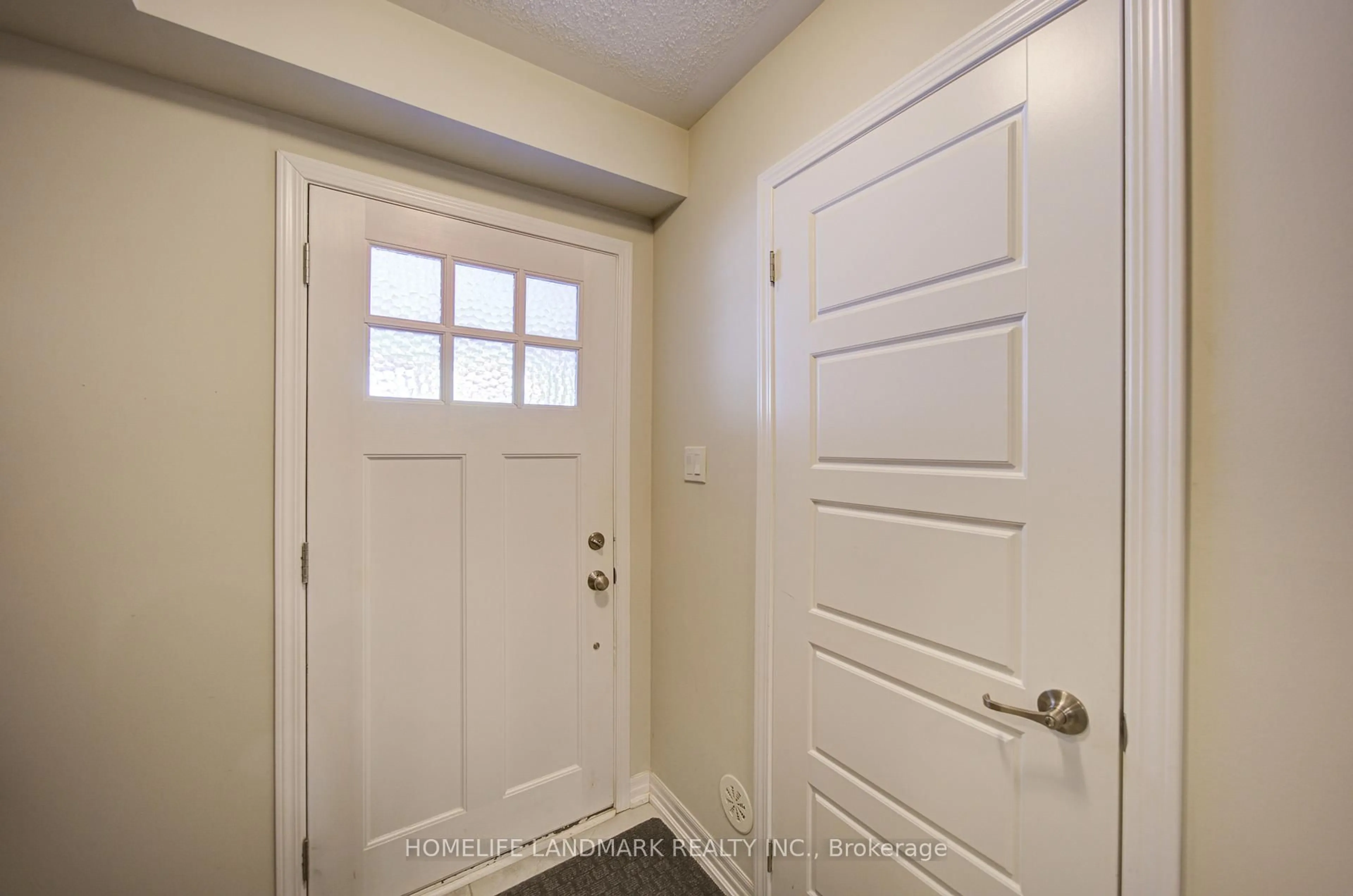 Indoor entryway for 3086 Mistletoe Gdns, Oakville Ontario L6M 0Y7