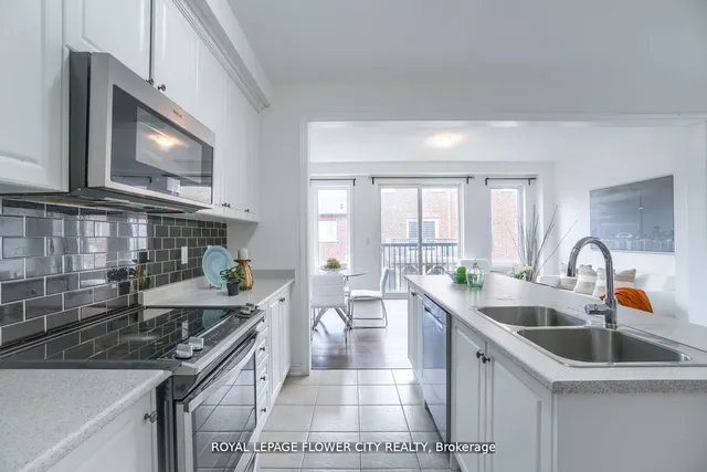 14 Faye St, Brampton 3