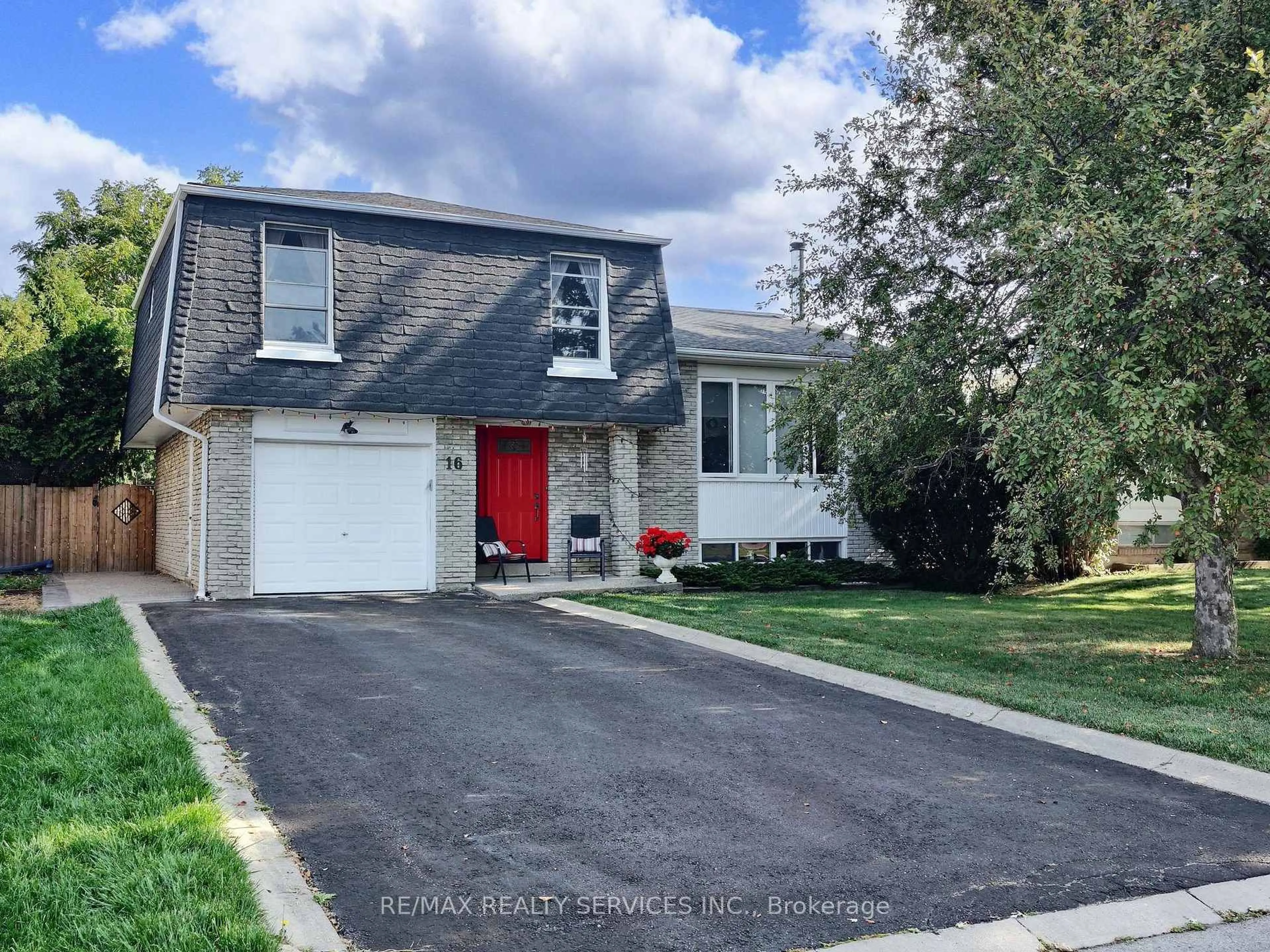 Unknown for 16 Grassington Cres, Brampton Ontario L6S 1Z6